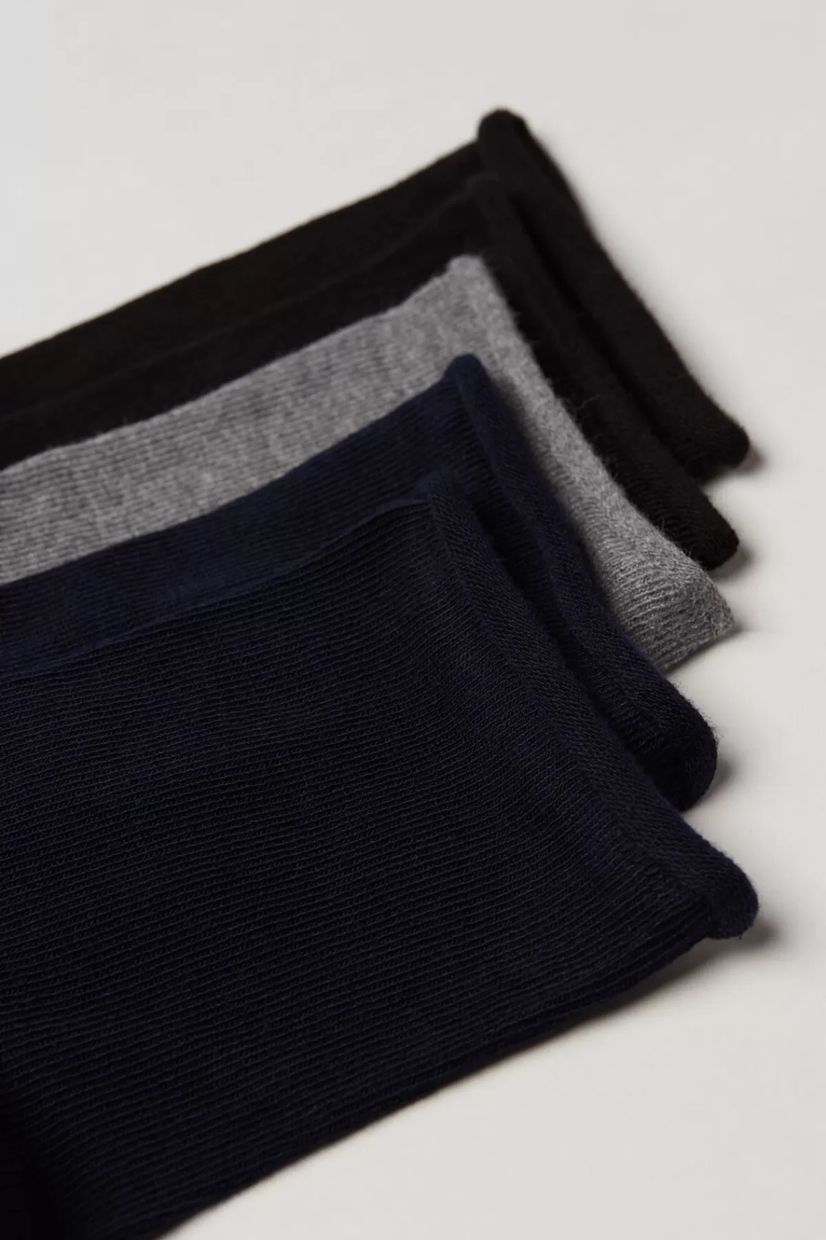 Calzini corti per donna Tezenis in cotone traspirante - Confezione da 5 paia comodi senza cuciture laterali, ideali per l'uso quotidiano