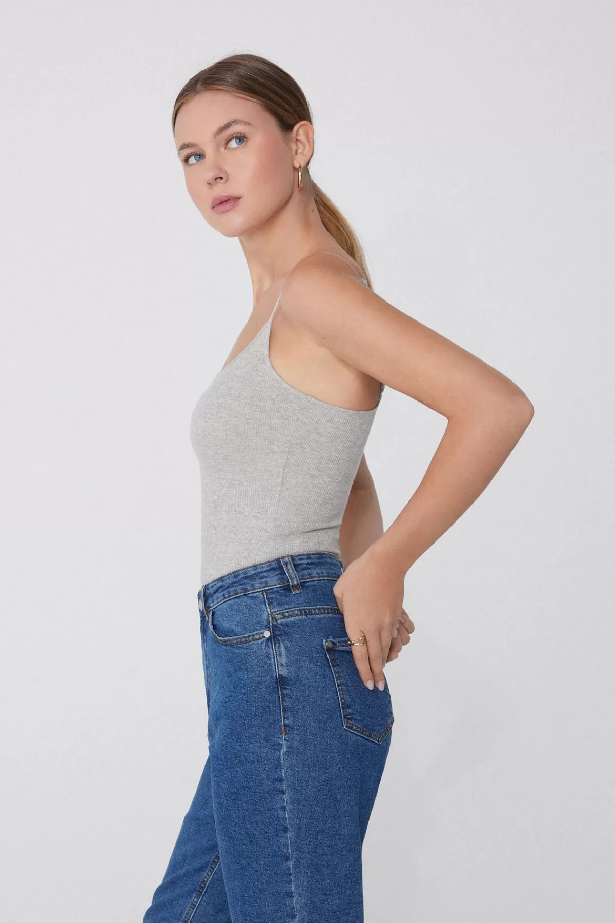 Intimo Tezenis per Donna: Body Comodo in Puro Cotone con Spalline Regolabili e Dettaglio a Coste