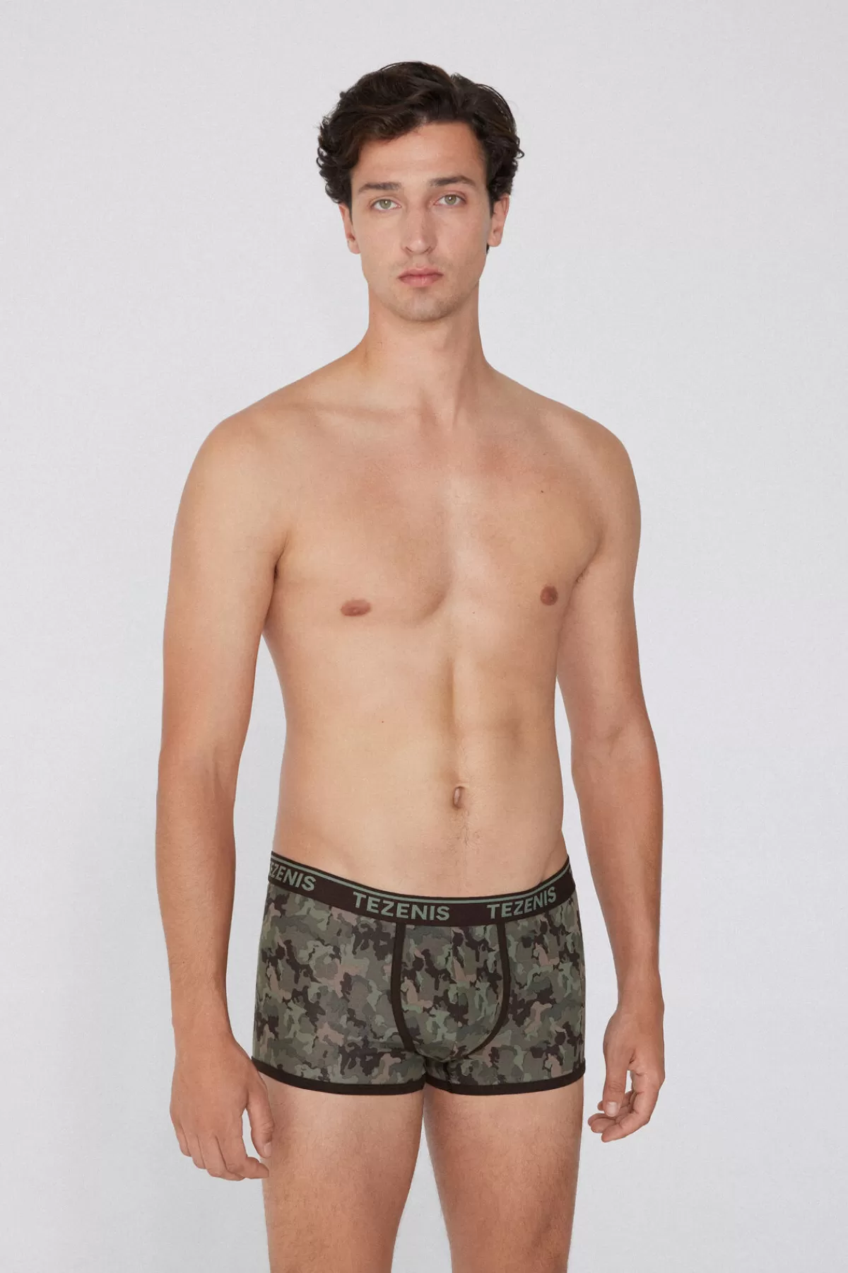 Boxer Uomo Tezenis in Puro Cotone - Fantasia Moderna con Finitura Contrastata e Dettagli Logo 

（：，。，