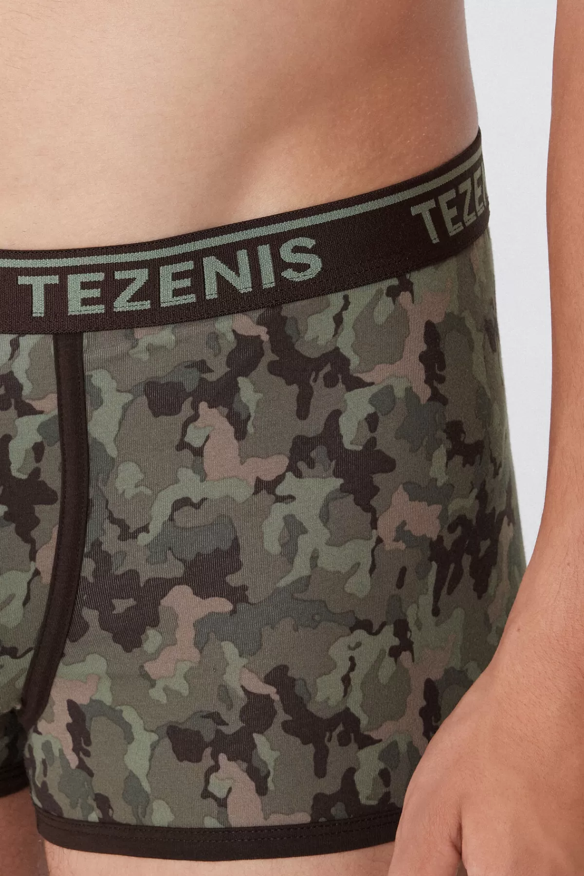 Boxer Uomo Tezenis in Puro Cotone - Fantasia Moderna con Finitura Contrastata e Dettagli Logo 

（：，。，