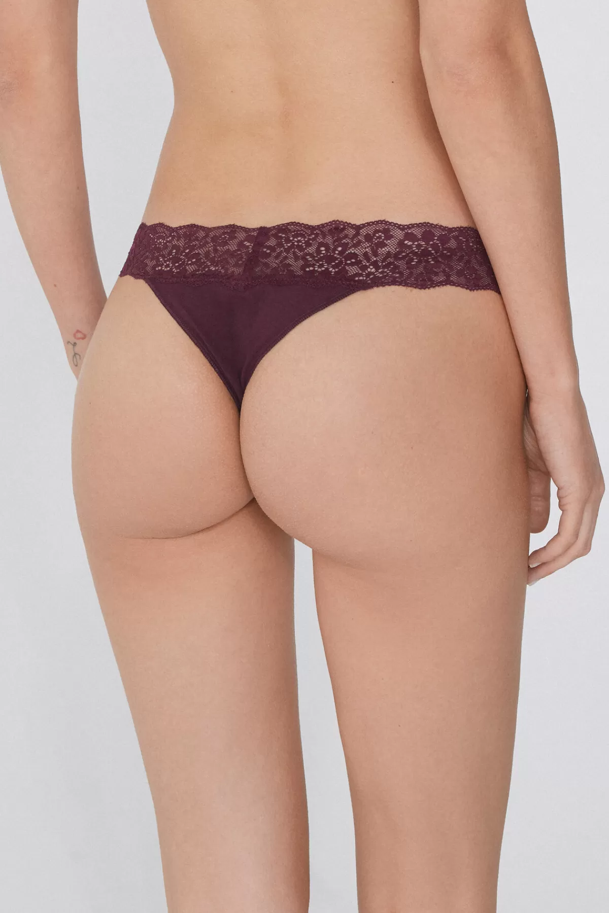 Intimo Sostenibile Donna Tezenis con Ispirazione Brasiliana - Eleganza Senza Tempo realizzato in cotone rigenerato e pizzo riciclato