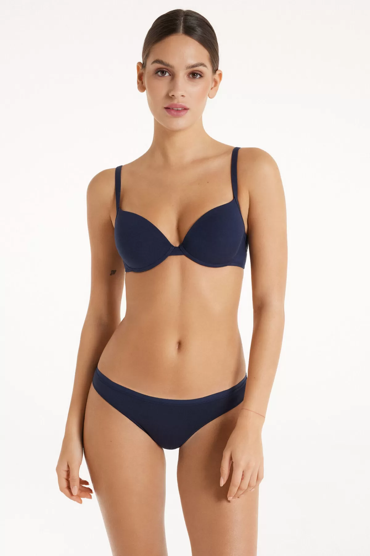 Intimo Femminile Tezenis con Tocco Brasiliano - Confezionato in Puro Cotone per Comfort Naturale e Design Esclusivo