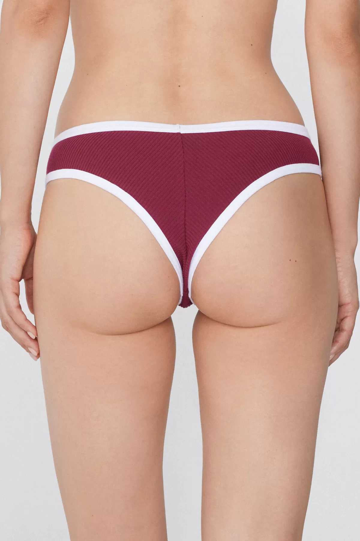 Maglietta canotta donna Tezenis in cotone morbido con scollo a costine e finiture piping - Stile Brasiliano perfetta per l'estate