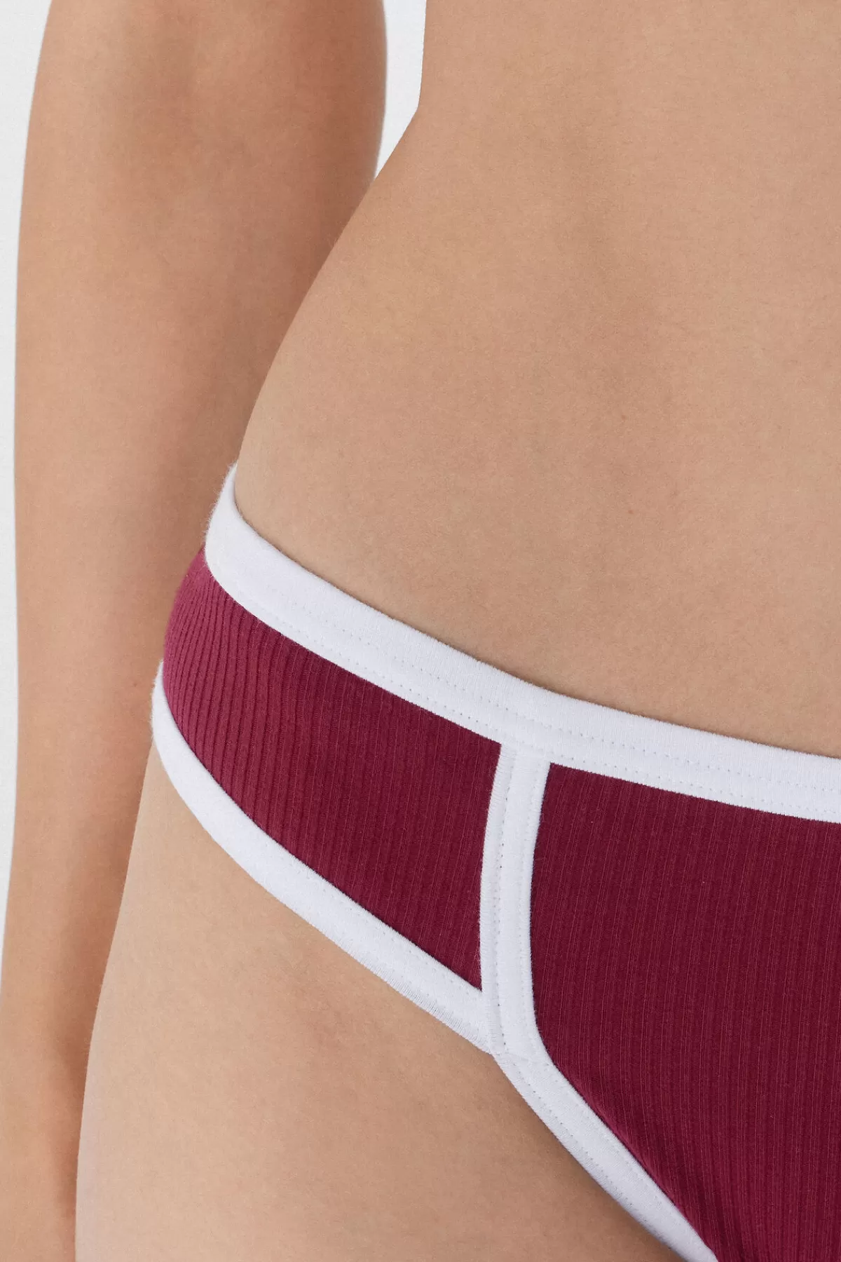 Maglietta canotta donna Tezenis in cotone morbido con scollo a costine e finiture piping - Stile Brasiliano perfetta per l'estate
