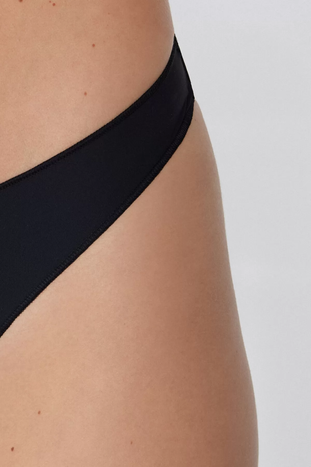 Intimo Femminile Confortevole Stile Brasiliano - Realizzato in Fibra Rigenerata da Tezenis