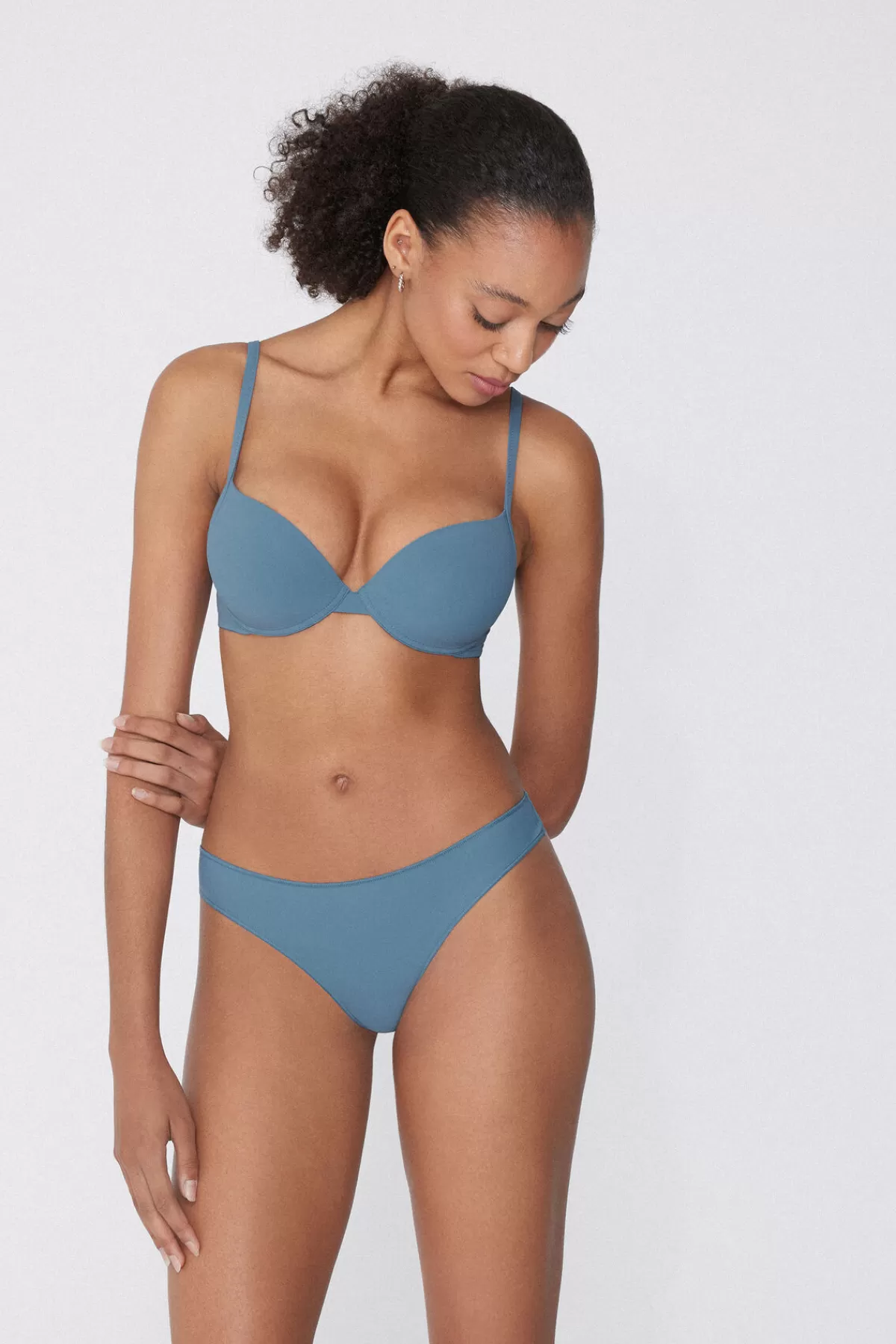 Intimo Femminile Comfort Brasiliano - Slip Eco-Friendly in Microfibra Rigenerata con Design Morbido