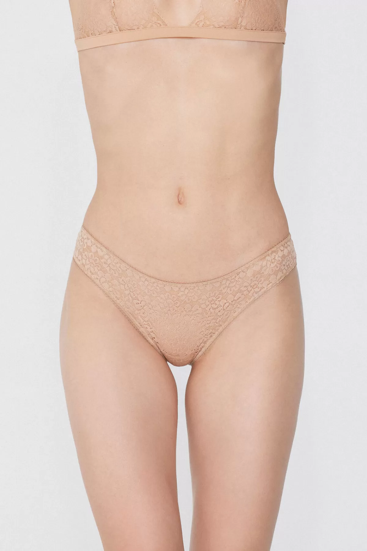 Tezenis Brasiliano: Intimo Femminile in Pizzo Rigenerato con Tocco Eco-Chic
