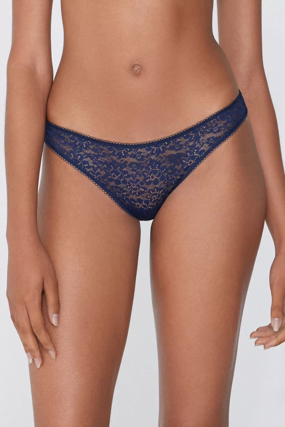 Intimo Femminile Eco-Chic con Pizzo Riciclato - Collezione Brasiliana per Conforto Senza Pari 

(：，