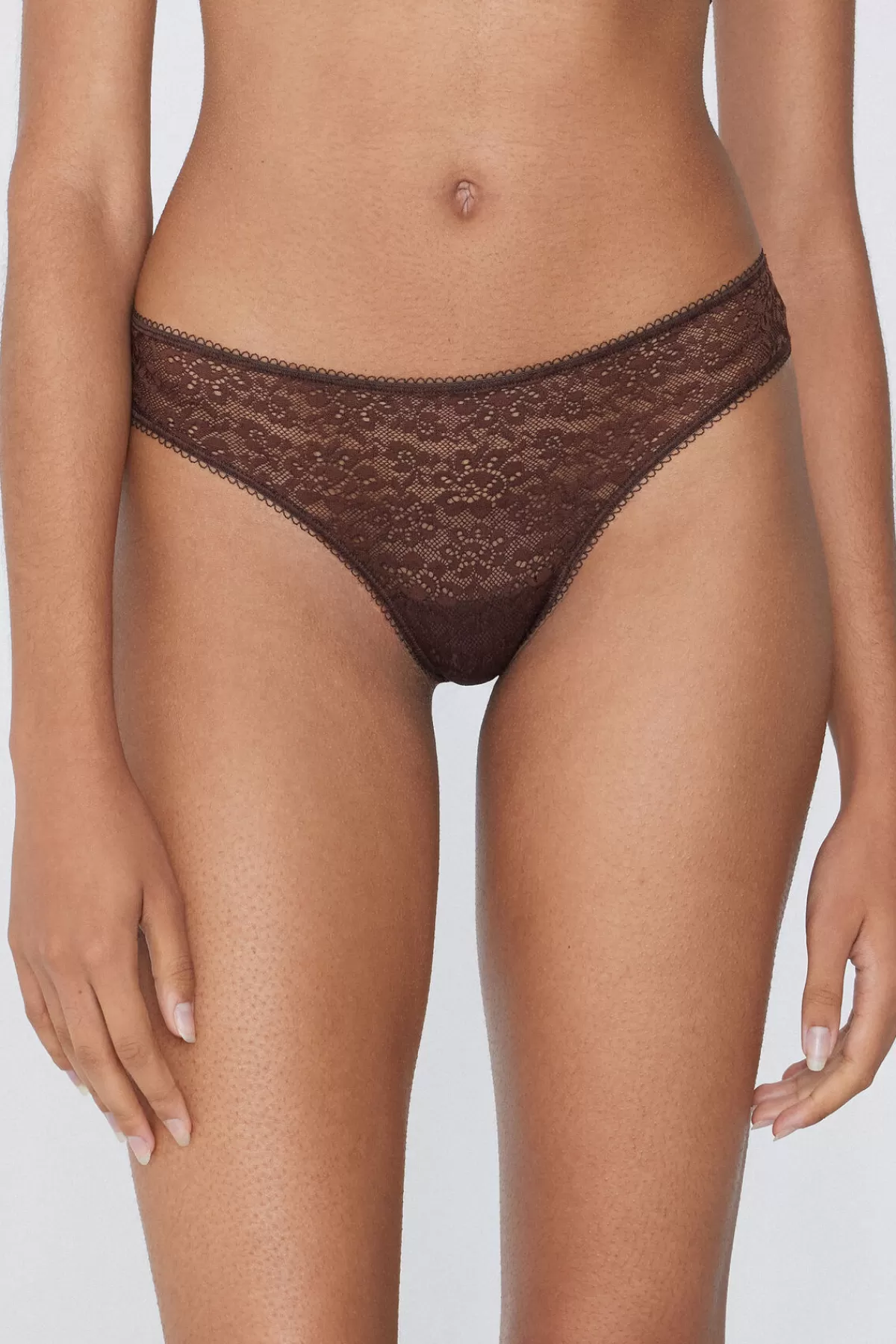Intimo Donna Eco-Chic in Pizzo Ricagliato con Trama Stile Brasiliano - Comfort Naturale e Design Circolare