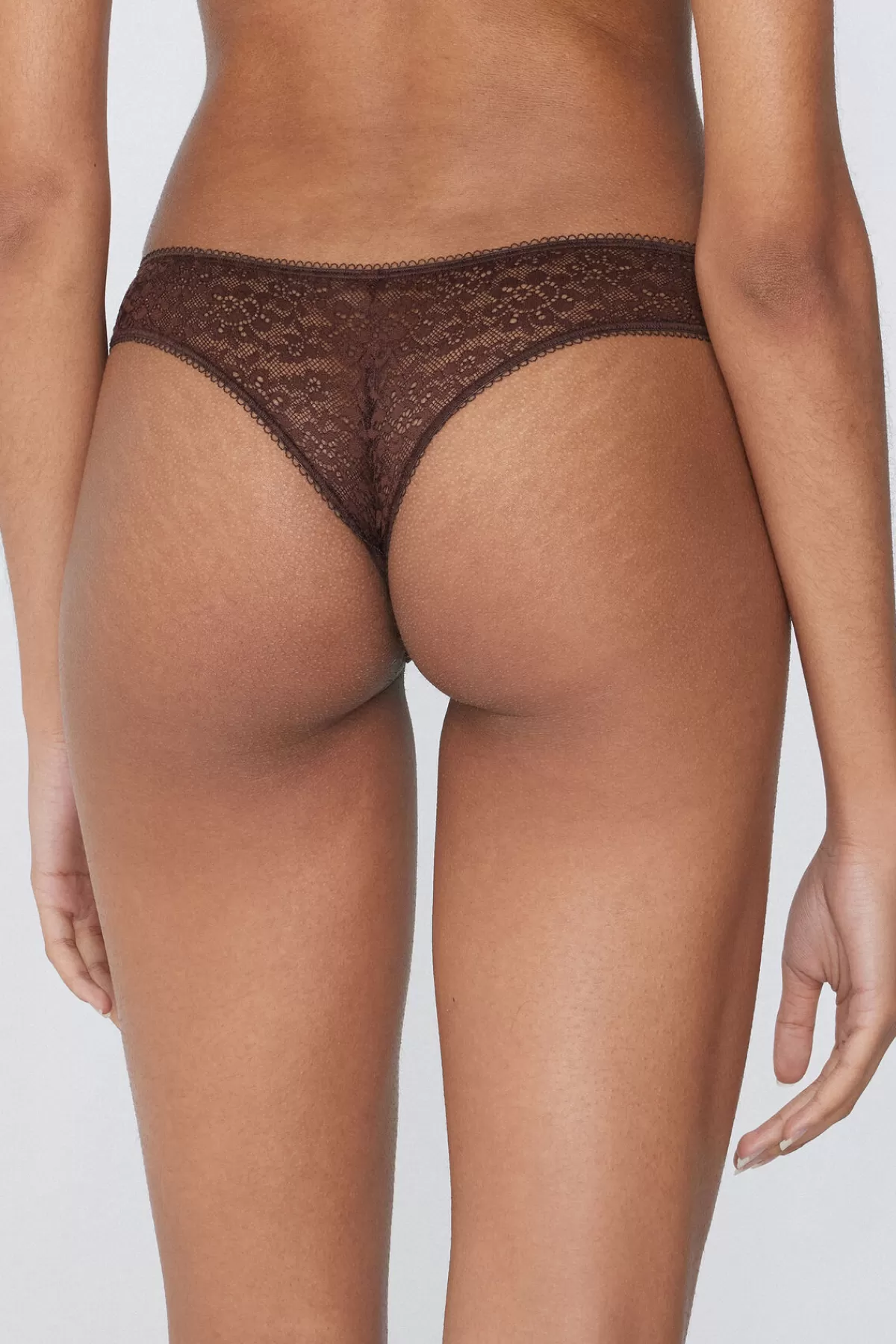 Intimo Donna Eco-Chic in Pizzo Ricagliato con Trama Stile Brasiliano - Comfort Naturale e Design Circolare