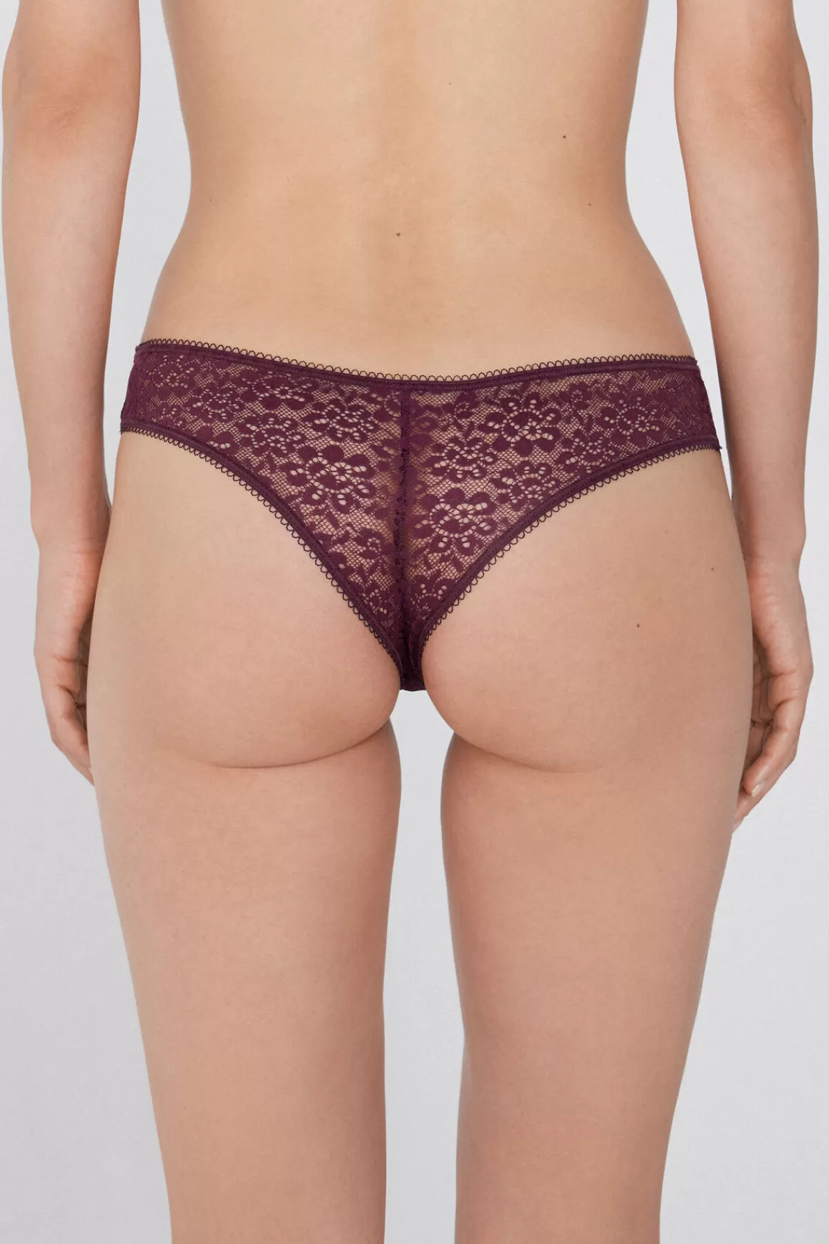 Maglietta Femminile Tezenis con Pizzo Riciclato - Eco-Chic e Confortevile, Edizione Limitata Brasiliano 

Oppure:

T-Shirt Donna in Pizzo Rigenerato Tezenis - Stile Casual Elegante con Tocco Sostenibile, Collezione Brasiliano
