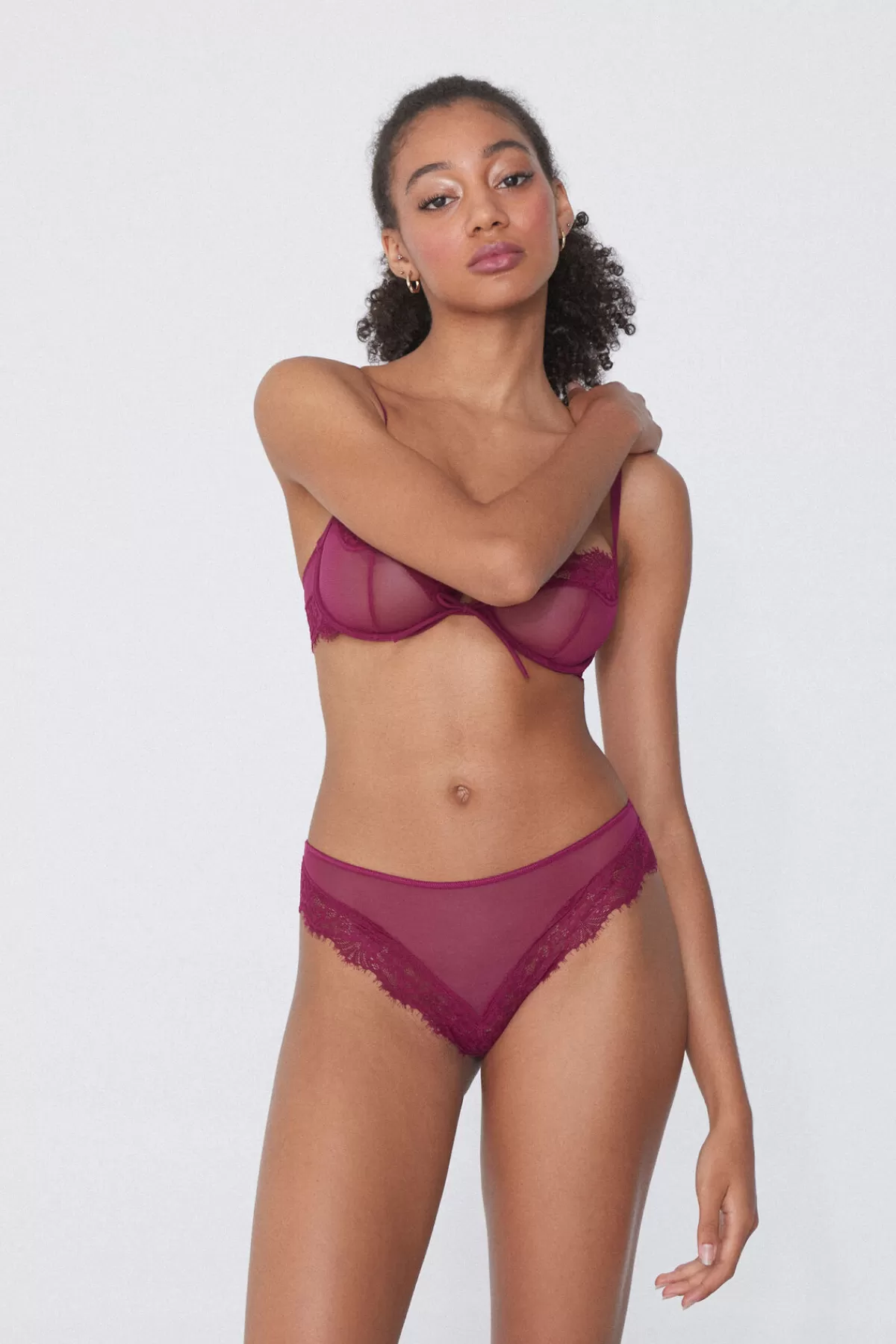 Intimo Femminile Tezenis con Tulle Delicato - Ispirazione Brasiliana e Conforto Elegante