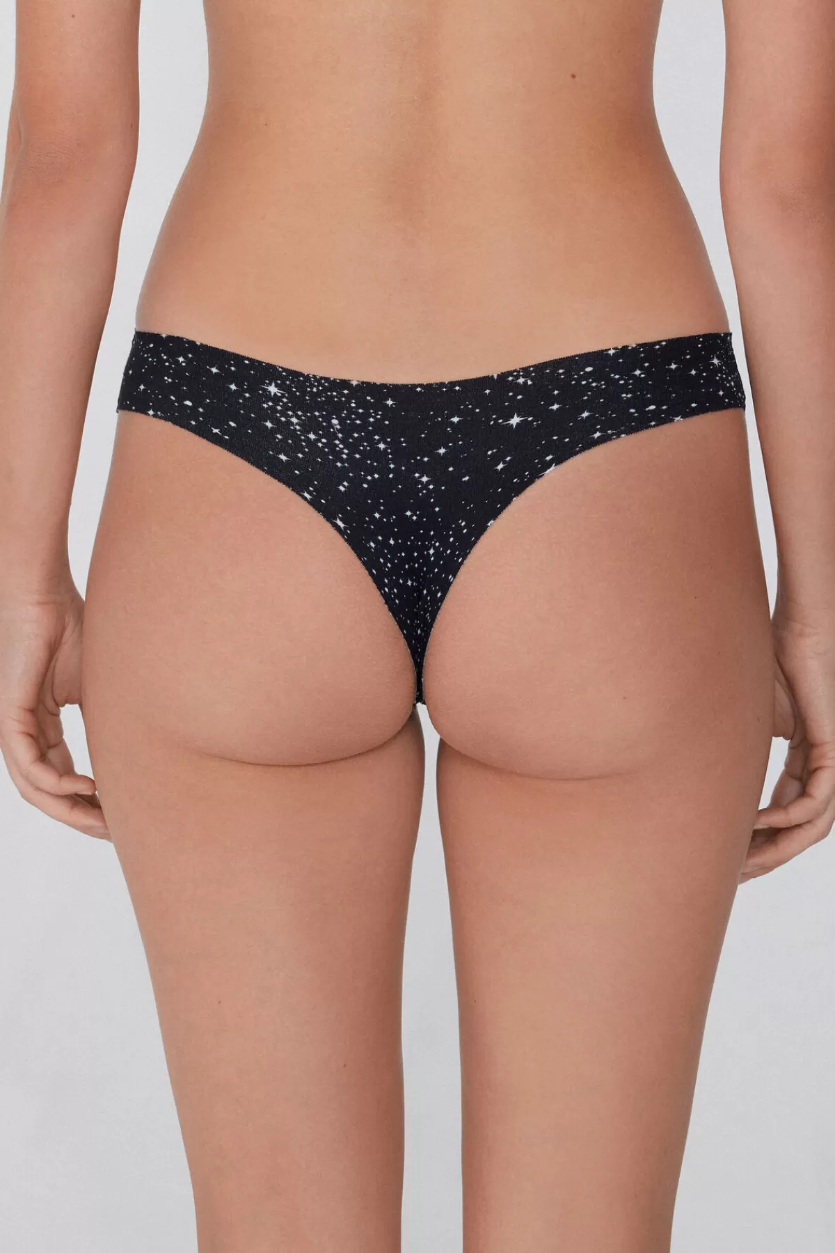 Tezenis Donna: Intimo con Ispirazione Brasiliana, Taglio Definito e Stampa Esclusiva