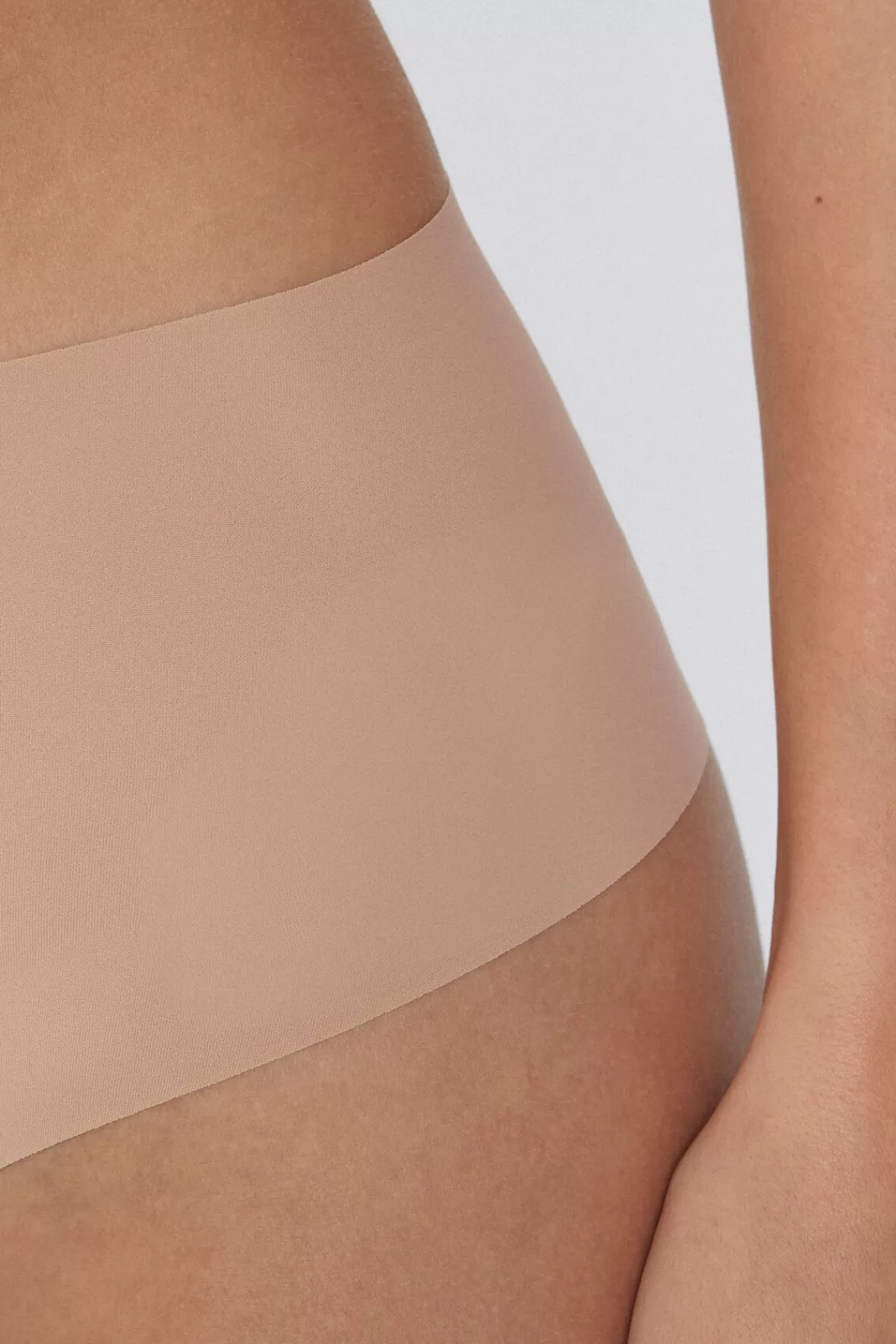 Tezenis Brasiliano Donna: Slip in Microfibra Riciclata con Taglio Vivo e Vita Alta Comoda