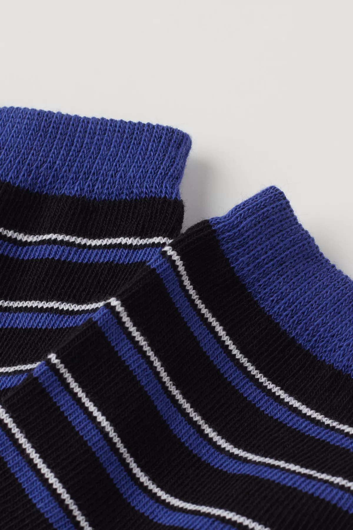 Calzettoni Corti in Cotone Super Morbido per Bambini - Stampa Colorata, Ideali per Tutto il Giorno!