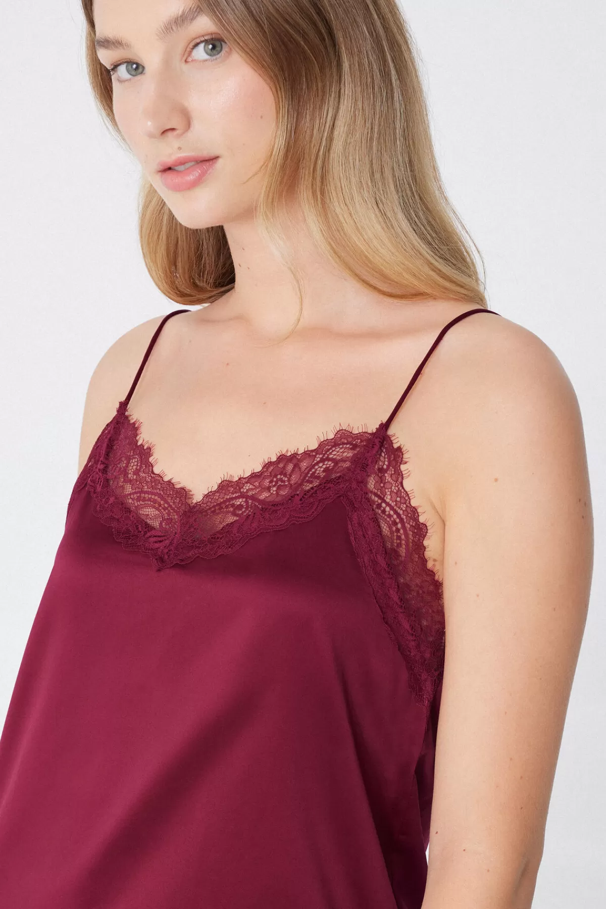 Canotta Donna Tezenis con Spalline Regolabili e Dettagli in Raso - Intimo Elegante con Inserti di Pizzo per Ogni Occasione