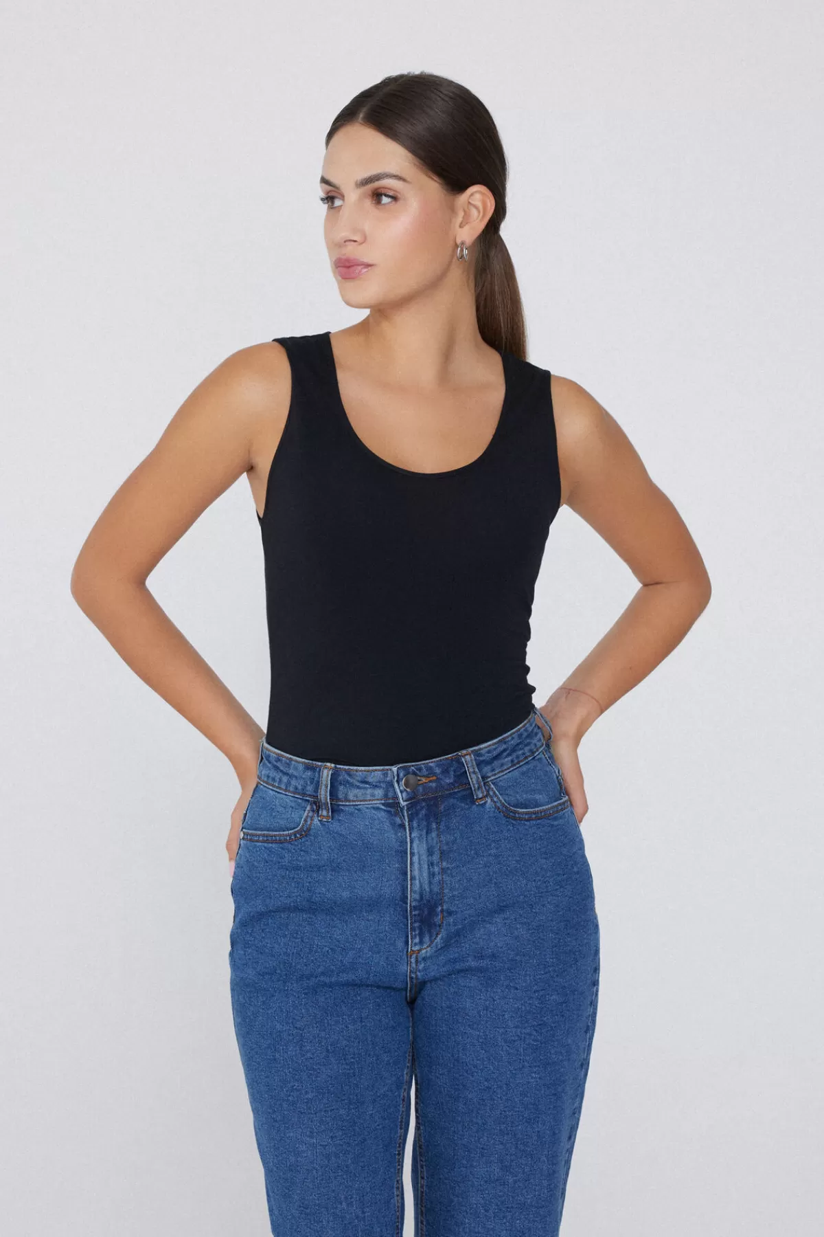 Canotta Tezenis Donna in Cotone Morbido con Scollo Tondo e Dettaglio Spalle Comode - Perfetta per Look Casual e Confortevole