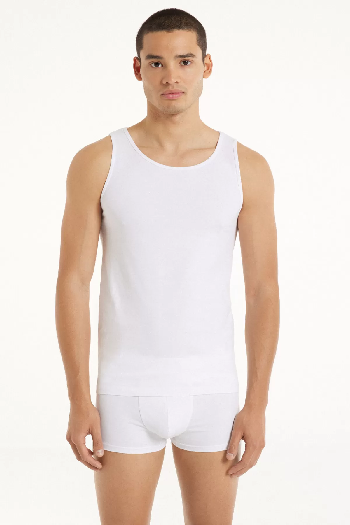 Tezenis Uomo: Maglietta Senza Maniche in Tessuto Elasticizzato con Scollo Comodo e Design Minimalista

(：，，