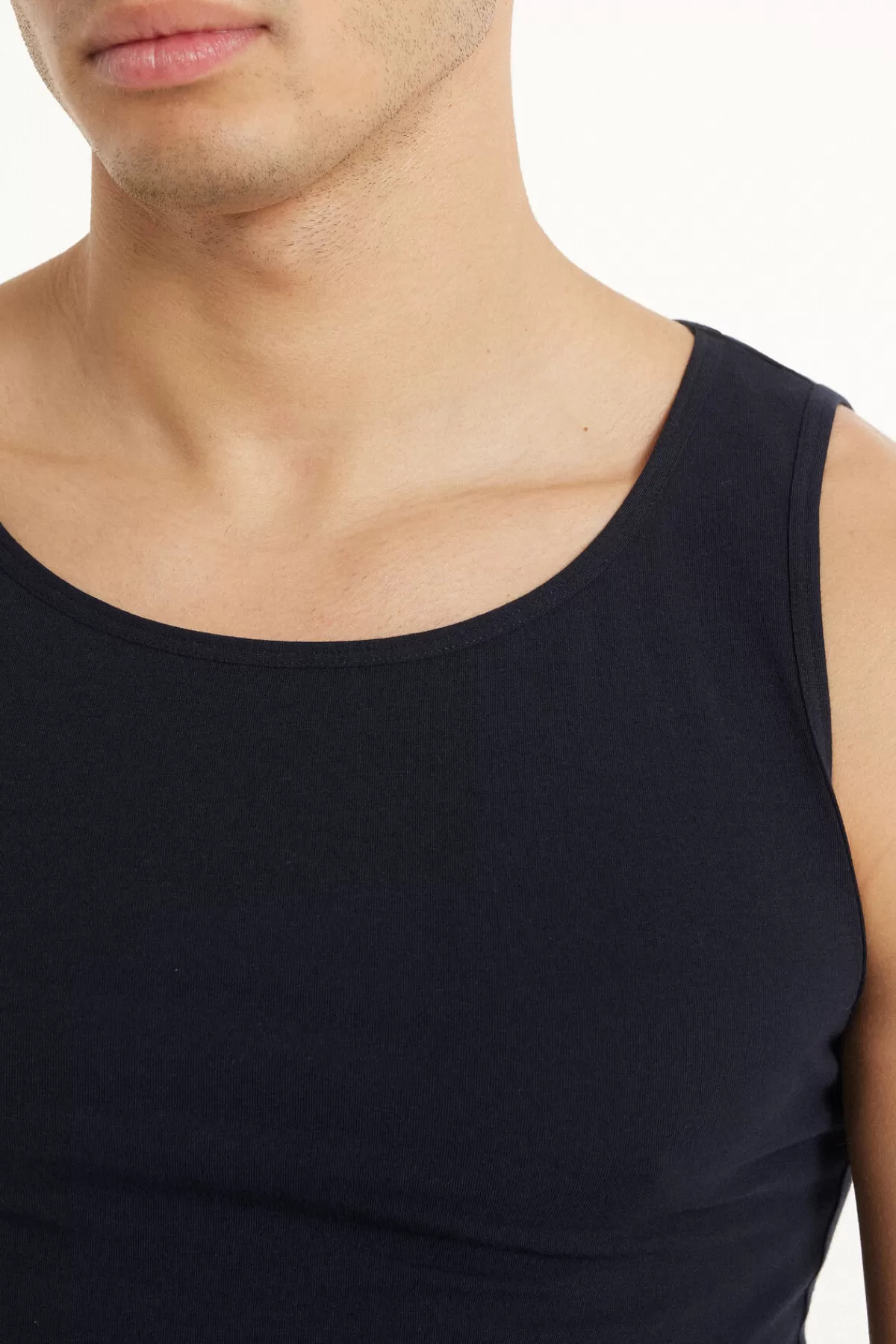 Tezenis Maglietta Senza Maniche Uomo - Morbido Cotone Elasticizzato con Taglio Comodo e Moderno, Perfetta per l'Estate - Canotta Sportiva Leggera a Spalle Scoperte