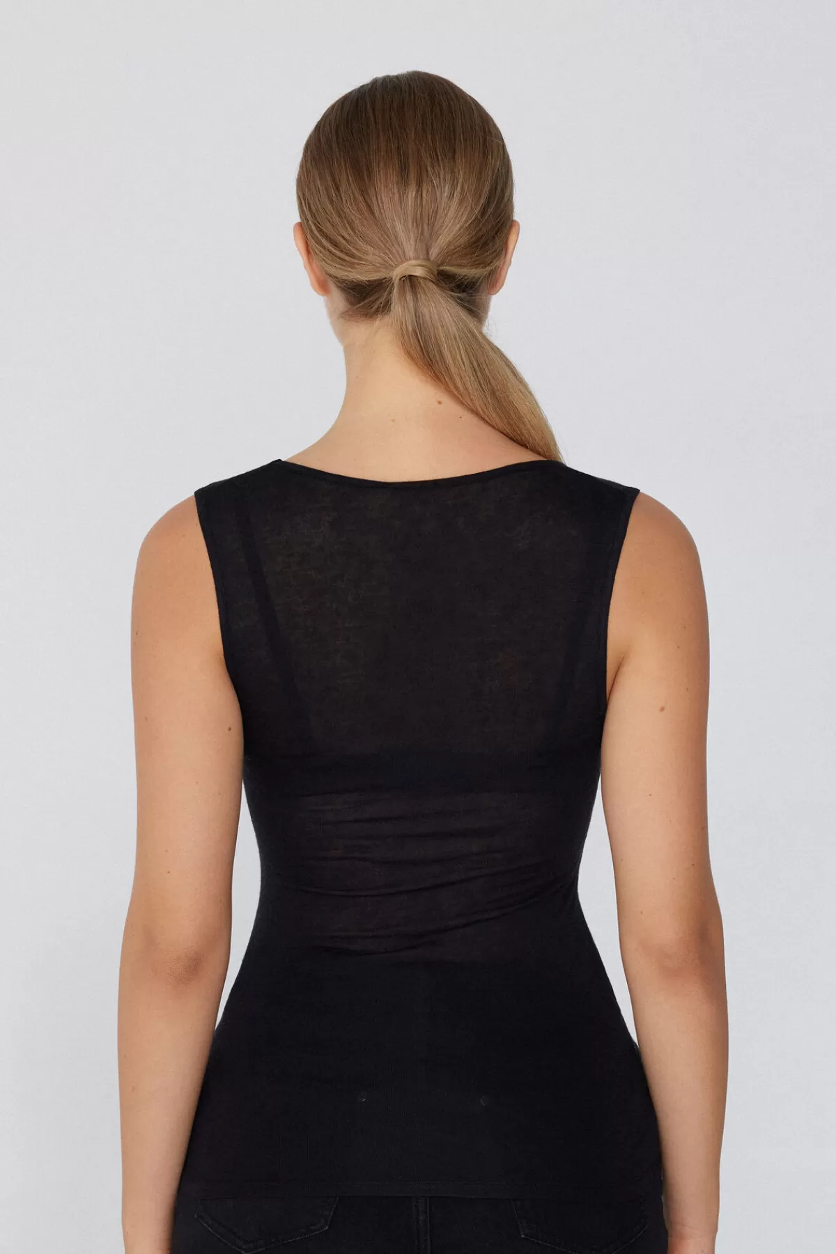 Canotta Senza Maniche Donna con Scollatura Amsia - Misto Viscosa e Lana Merino Superiore, Confortevole e Morbida per Look Casual | Tezenis Collection | Abbigliamento Intimo di Qualità per Tutto l'Anno
