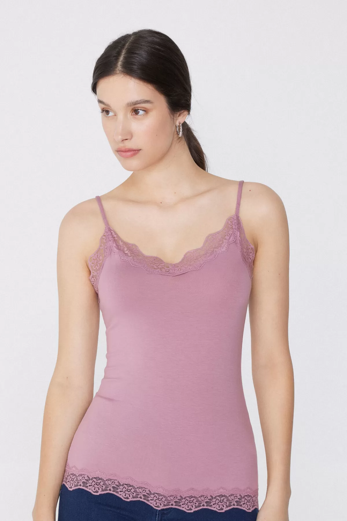 Tezenis Top Femminile in Viscosa con Scollo V e Decorazione a Pizzo - Spalline Sottili per un Look Elegante e Confortevole