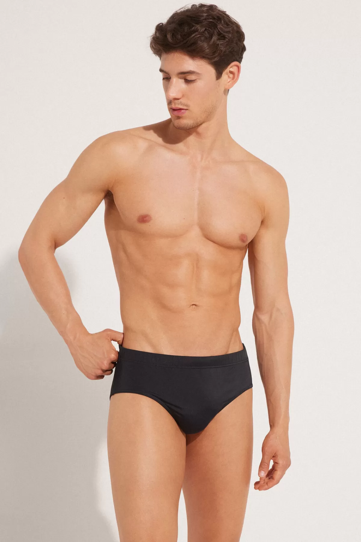 Tezenis Slip Uomo Essenziale in Microfibra Ultra Morbida - Colore Unico per Massimo Comfort