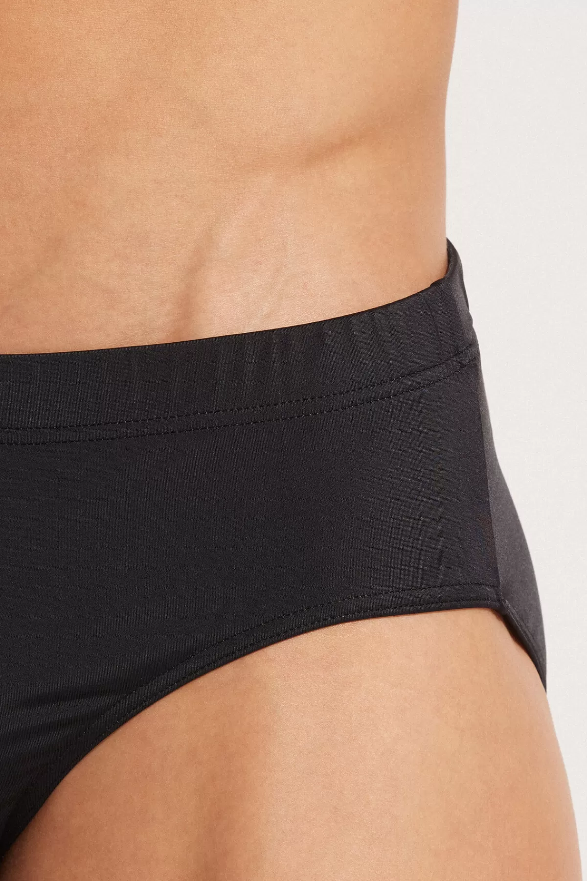 Tezenis Slip Uomo Essenziale in Microfibra Ultra Morbida - Colore Unico per Massimo Comfort
