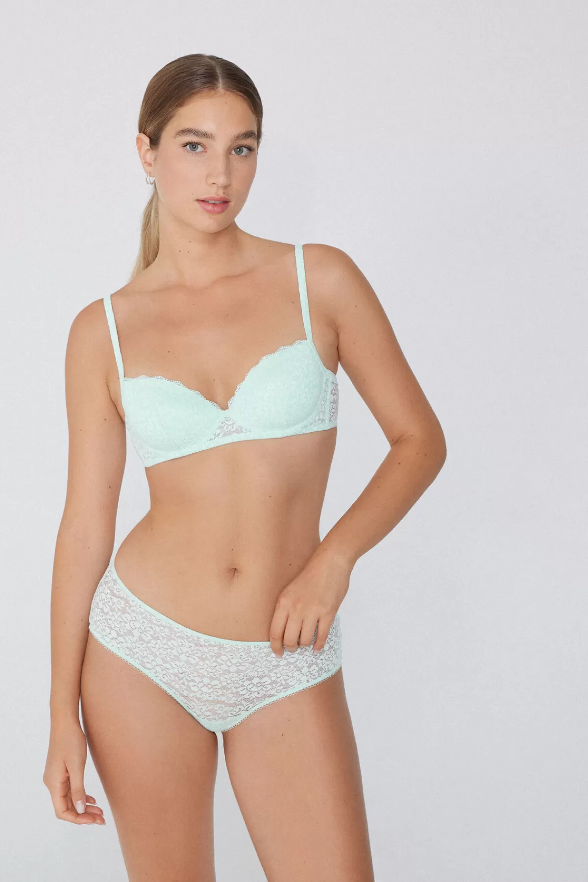 Intimo Donna Tezenis: Mutandine in Pizzo Sostenibile con Tocco Elegante - Design Comodo e Eco-Consapevole