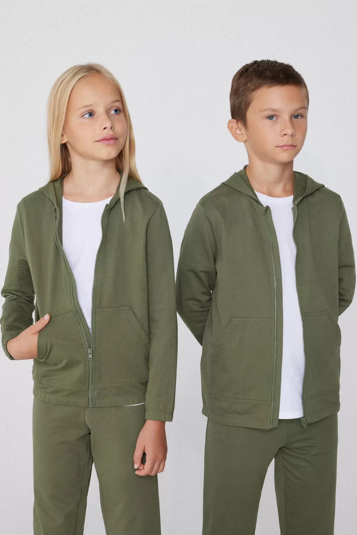 Tezenis Felpa Unisex per Bambini in Cotone con Cappuccio e Zip Frontale - Comoda e Morbida