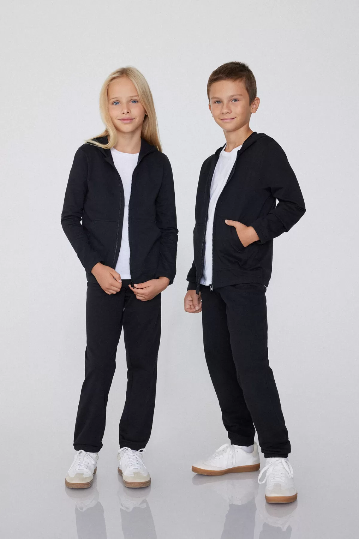 Felpa Unisex Tezenis con Zip e Cappuccio - Cotone Morbido per Bambini e Ragazze, Design Pratico per Tutta la Famiglia