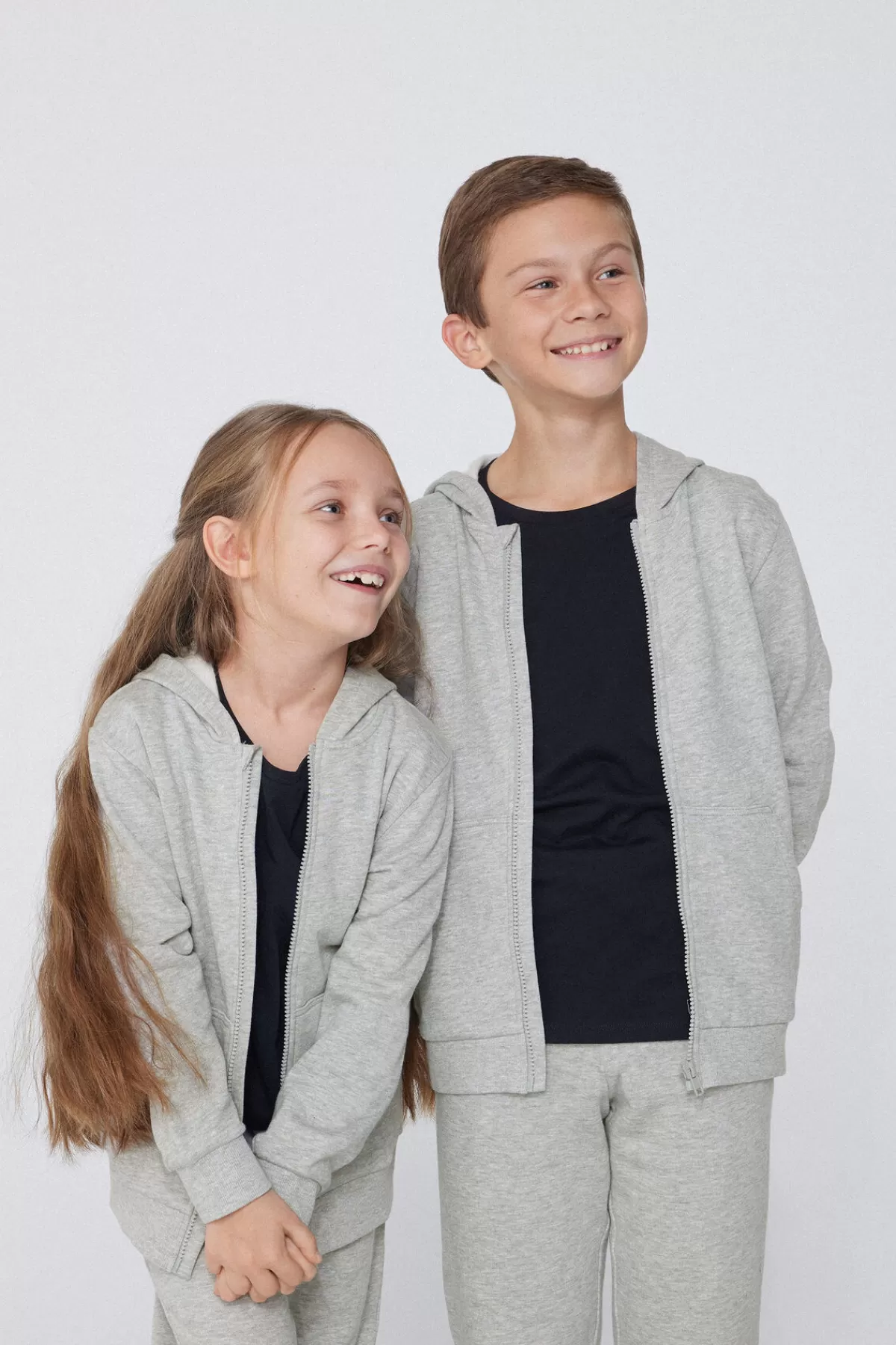 Felpa Unisex Bambini Tezenis – Zip Frontale e Cappuccio Morbido per Neonati, Modello Essentials Autunno/Inverno