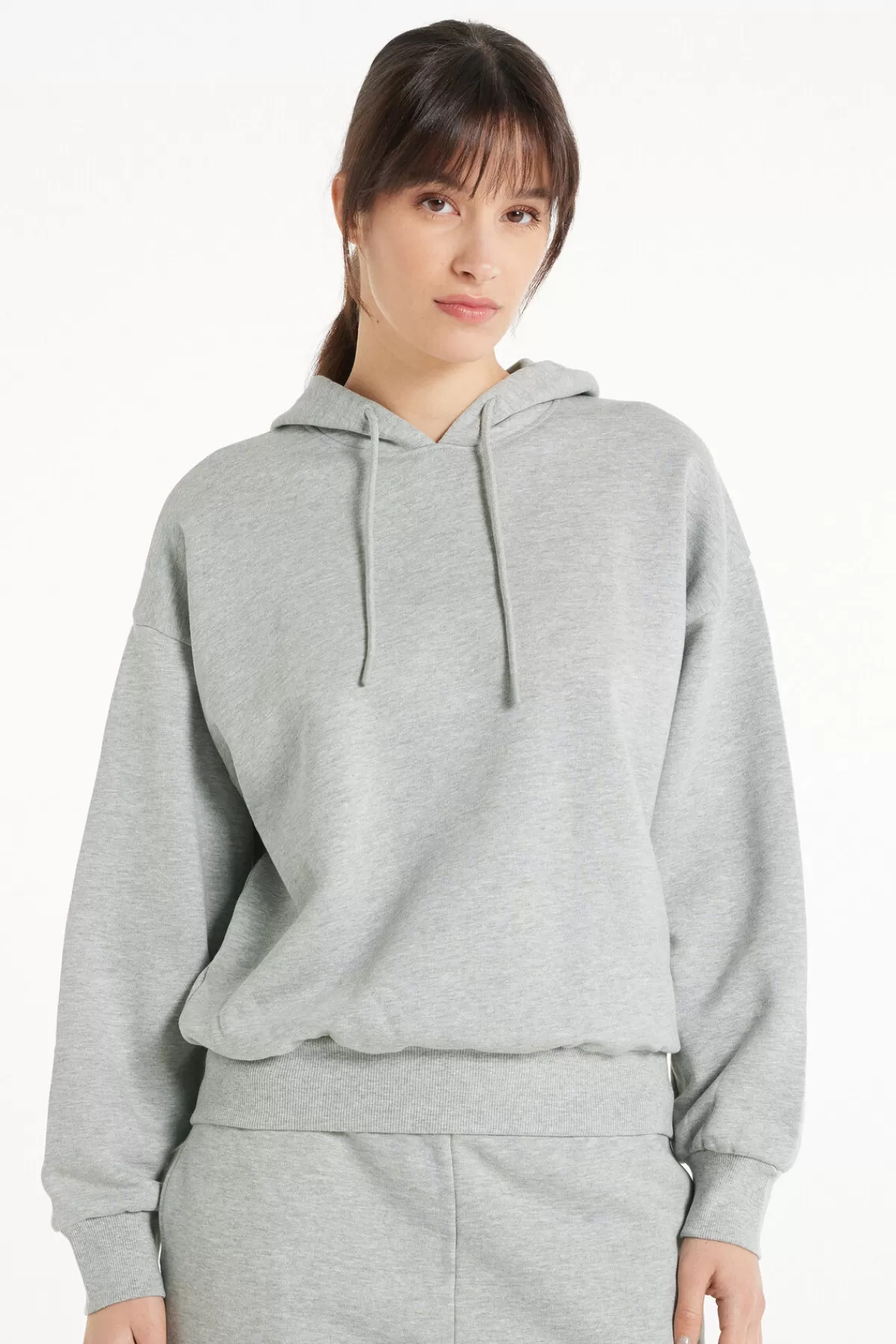 Felpa Tezenis Oversize con Cappuccio Morbido - Ideale per lo Sport e il Tempo Libero 

Comoda Felpa Donna a Maniche Lunghe - Cappuccio Avvolgente e Tessuto Spesso 

Felpa con Cappuccio Tezenis - Modello Oversize in Pile Pesante per Attività All'aperto 

Felpa Morbida Donna con Cappuccio Regolabile - Design Casual e Confortevole per Tutto il Giorno