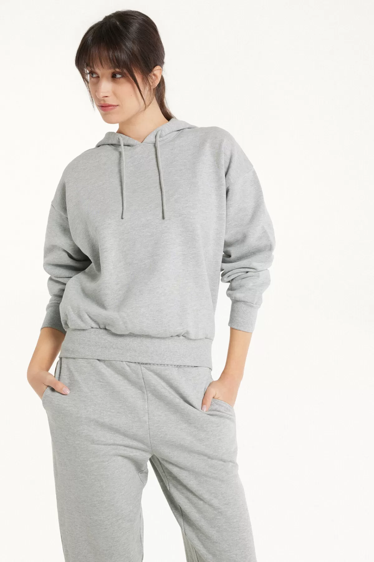 Felpa Tezenis Oversize con Cappuccio Morbido - Ideale per lo Sport e il Tempo Libero 

Comoda Felpa Donna a Maniche Lunghe - Cappuccio Avvolgente e Tessuto Spesso 

Felpa con Cappuccio Tezenis - Modello Oversize in Pile Pesante per Attività All'aperto 

Felpa Morbida Donna con Cappuccio Regolabile - Design Casual e Confortevole per Tutto il Giorno