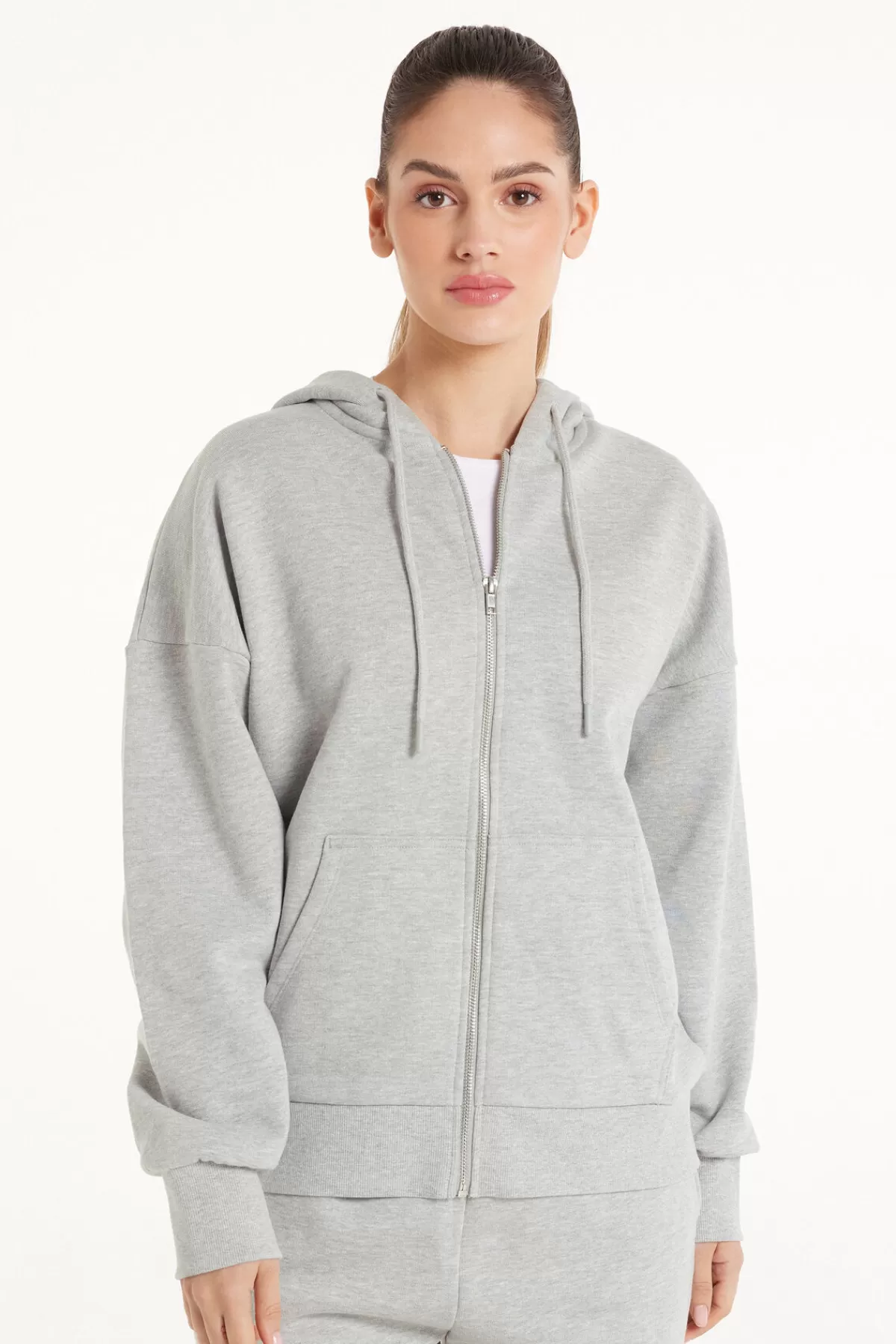 Felpa Invernale Donna con Cappuccio - Tezenis  
Zip Frontale e Maniche Lunghe, Morbida e Avvolgente  
Ideale per Freddo Intenso, Design Pratico e Confortevole