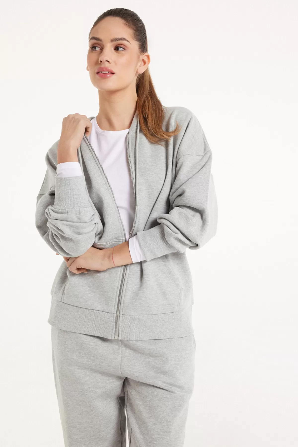 Felpa Invernale Donna con Cappuccio - Tezenis  
Zip Frontale e Maniche Lunghe, Morbida e Avvolgente  
Ideale per Freddo Intenso, Design Pratico e Confortevole