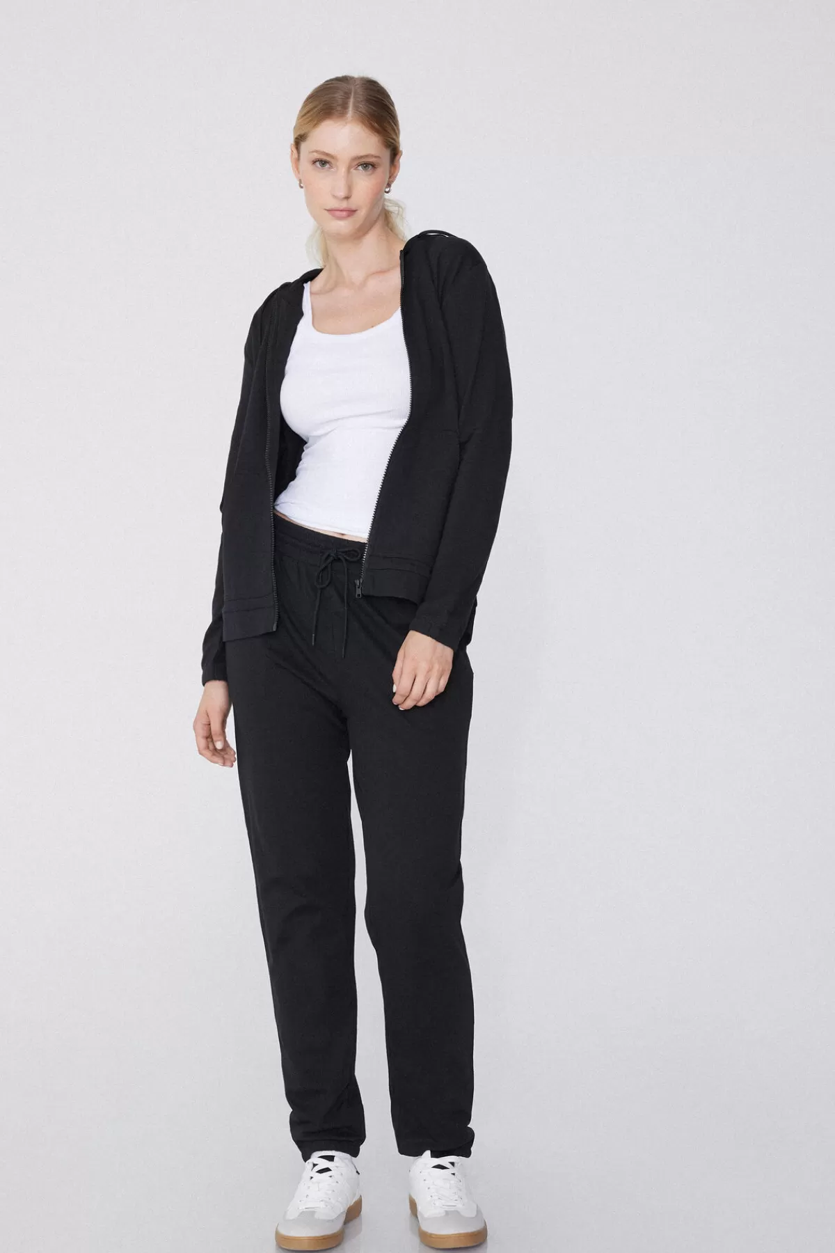 Tezenis Jogger Donna: Pantaloni Confort con Tasche Mesh e Vita Regolabile a Cordino