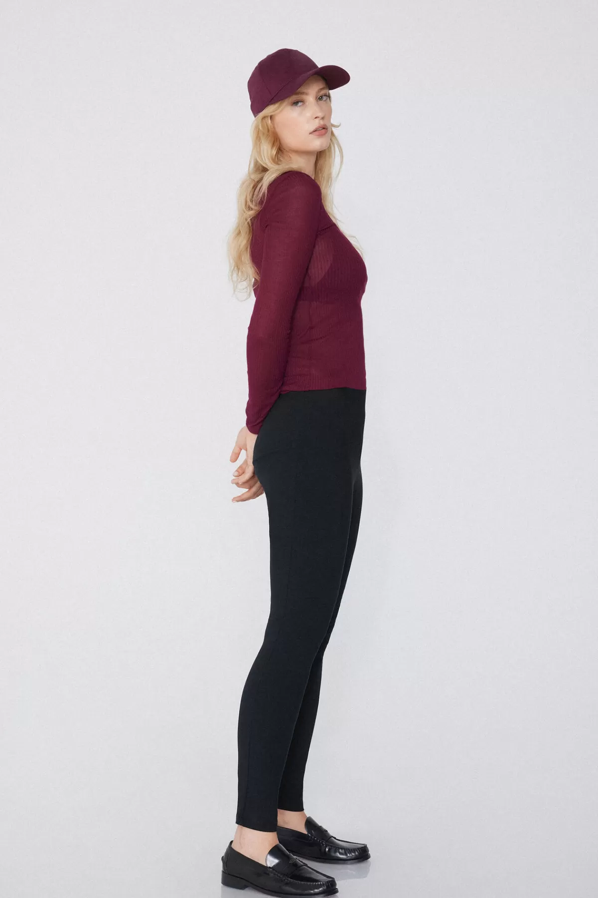 Tezenis Pantaloni Elasticizzati Donna - Tessuto Ultra Elastico con Vestibilità Senza Pari

：

Calze Modellanti Tezenis per Donna - Maglia Adattiva a Elasticità Potenziata

：

Pantaloni Comodi Tezenis Donna - Tessuto Elasticizzato che Si Adatta al Corpo