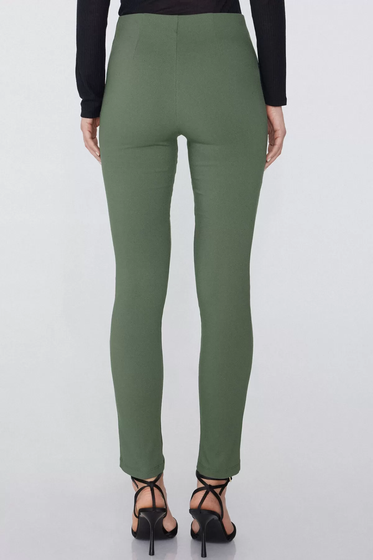 Tezenis Donna - Leggin Confortevoli in Tessuto Ultra Elastico per il tuo Quotidiano



Leggin Sportivi Tezenis Donna con Adattabilità Totale - Tessuto Ultra Elastico per Movimenti Liberi



Tezenis Leggin Elasticizzati Donna - Tessuto Traspirante che Si Adatta ad Ogni Attività