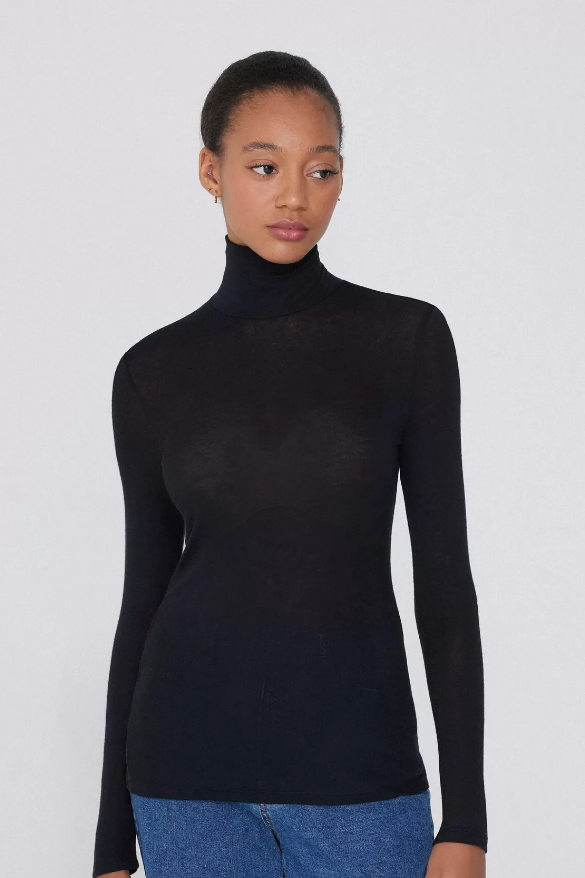 Maglieria Tezenis con dolcevita in viscosa e lana merino - Comfort e stile senza tempo  

（：，