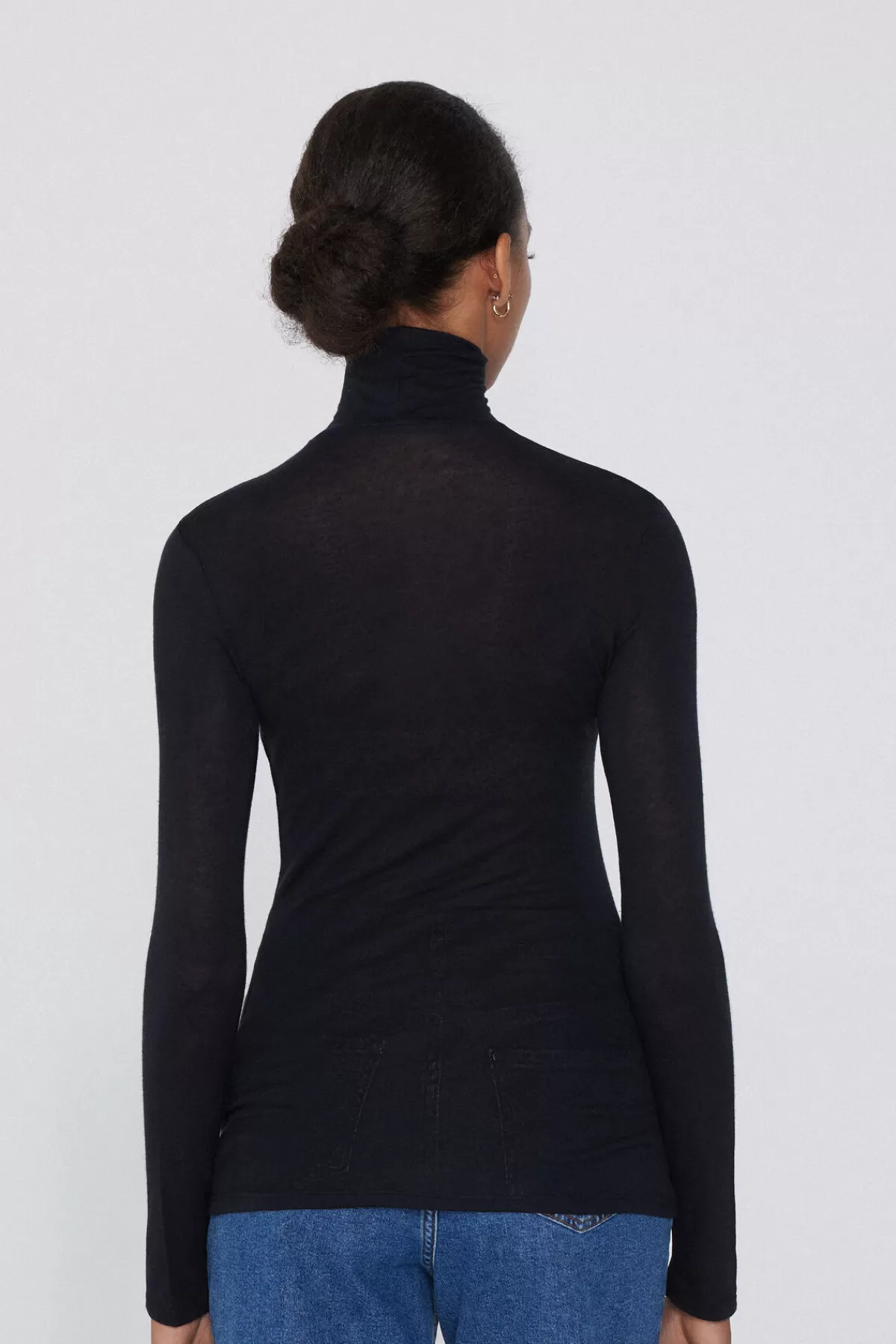Maglieria Tezenis con dolcevita in viscosa e lana merino - Comfort e stile senza tempo  

（：，