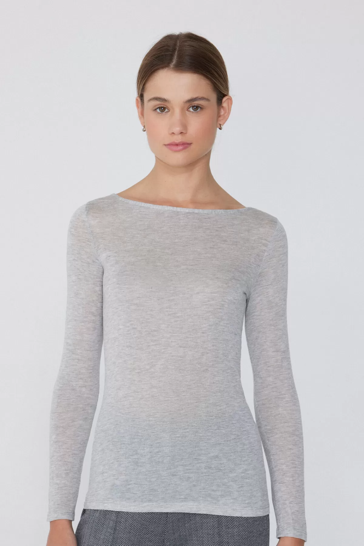 Tezenis Donna: Maglia Elegante con Scollo Profondo in Morbida Fusione di Viscosa e Lana Merino