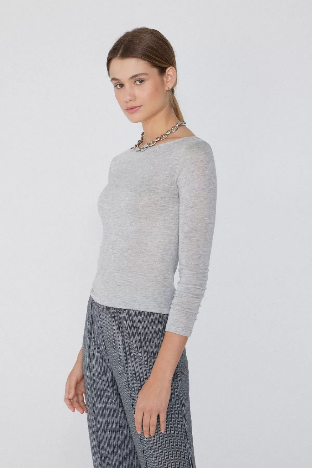 Tezenis Donna: Maglia Elegante con Scollo Profondo in Morbida Fusione di Viscosa e Lana Merino