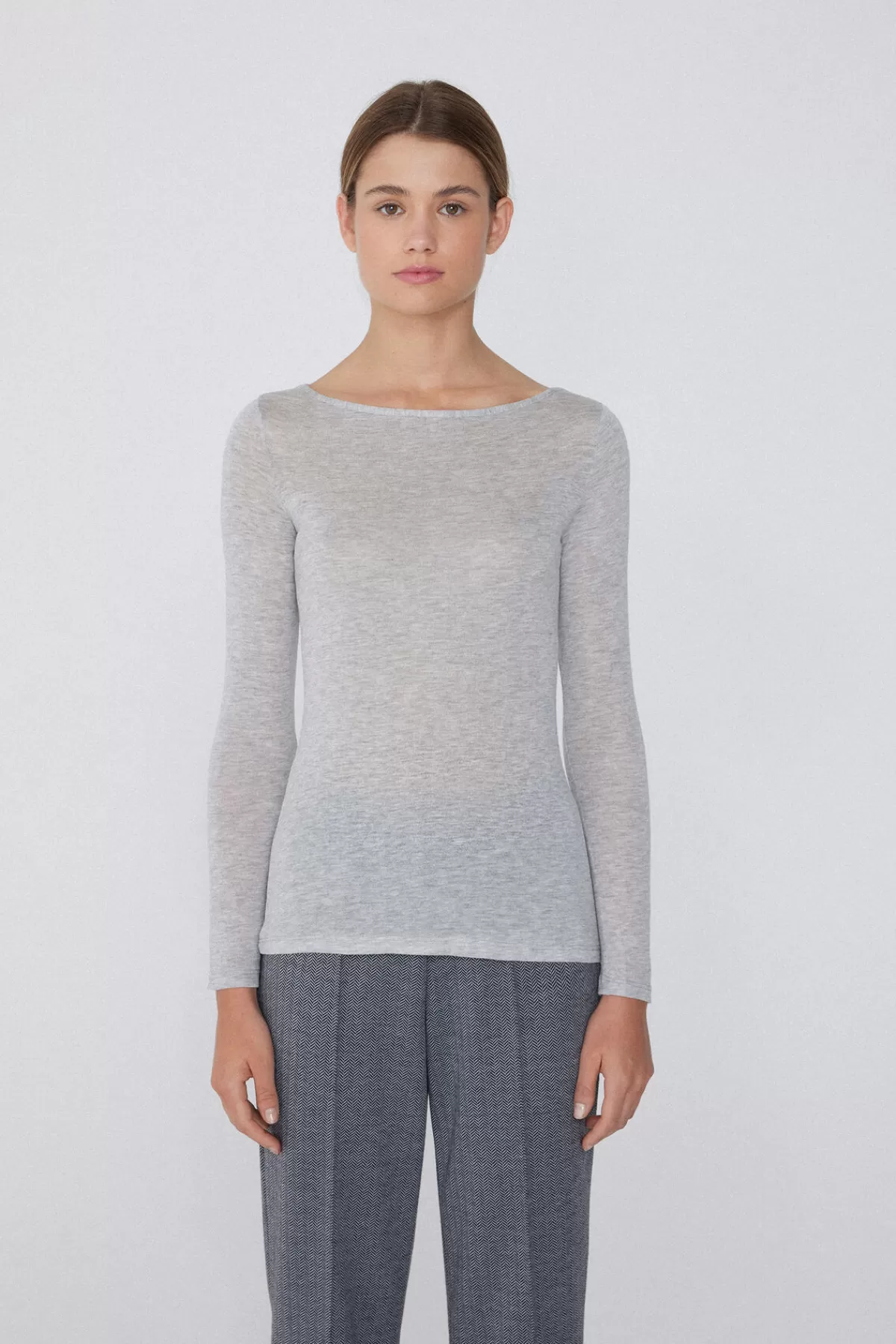Tezenis Donna: Maglia Elegante con Scollo Profondo in Morbida Fusione di Viscosa e Lana Merino