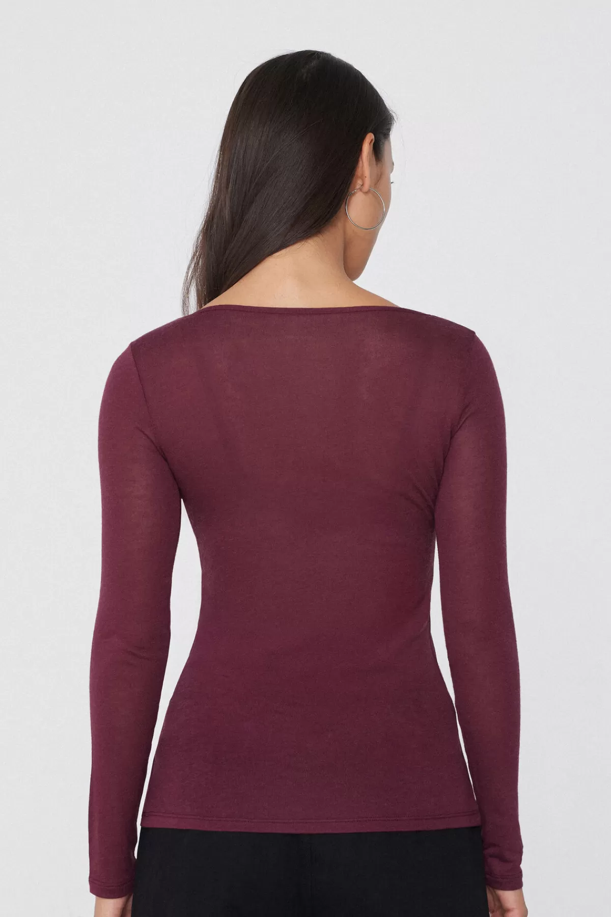 Maglia Comoda con Scollo a Barchetta in Viscosa e Lana Merino - Tezenis Donna 

Morbida Maglia Primavera con Scollo Ondulato - Viscosa & Lana Merino Tezenis 

Maglia in Viscosa e Lana Merino con Scollo a Barchetta - Tezenis Donna 

Maglia Donna Tezenis con Scollo Profondo - Realizzata in Lana Merino e Viscosa