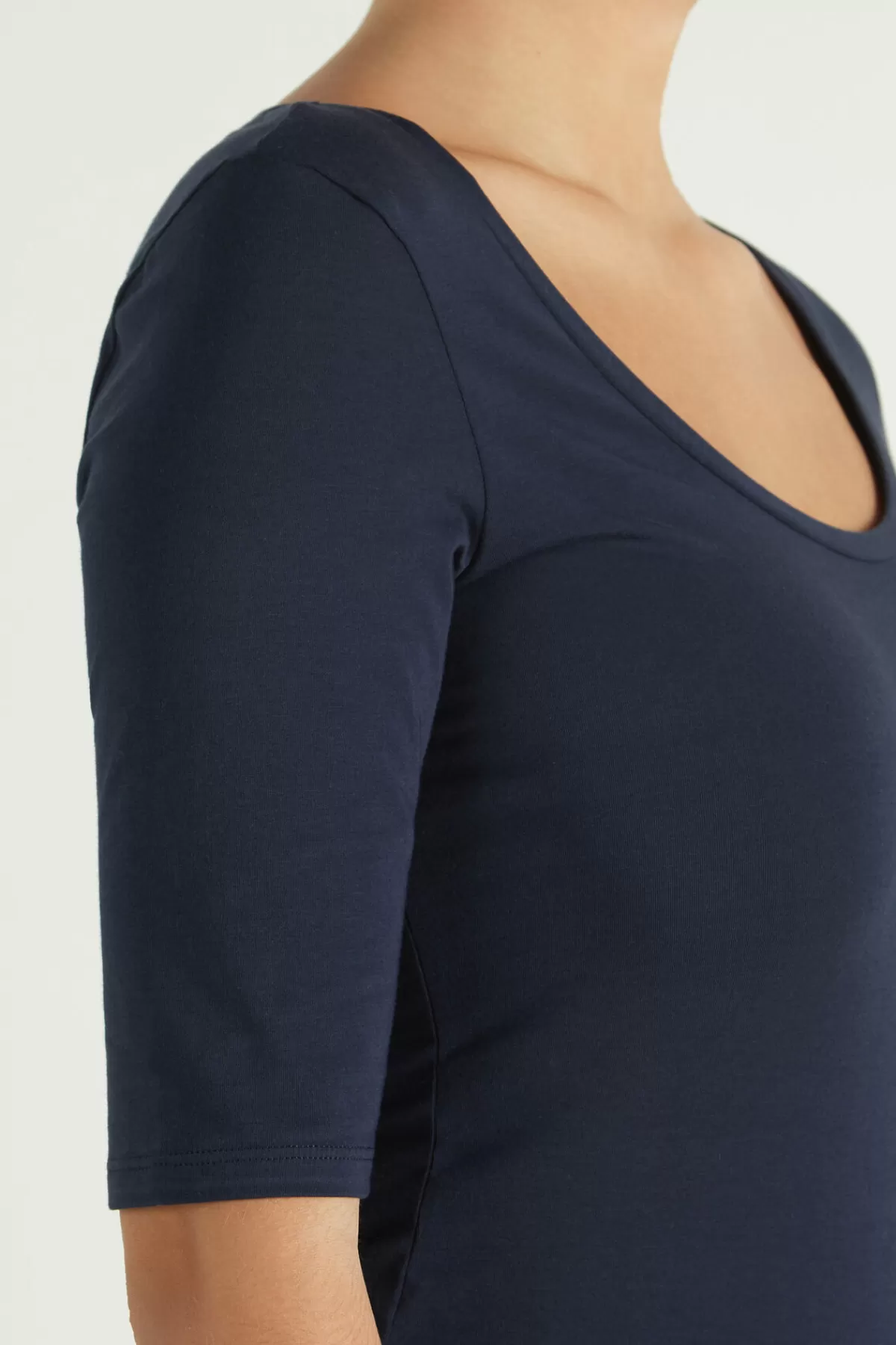 Maglia Donna in Puro Cotone con Scollo Tondo e Maniche Corte - Stile Comodo e Moderno by Tezenis