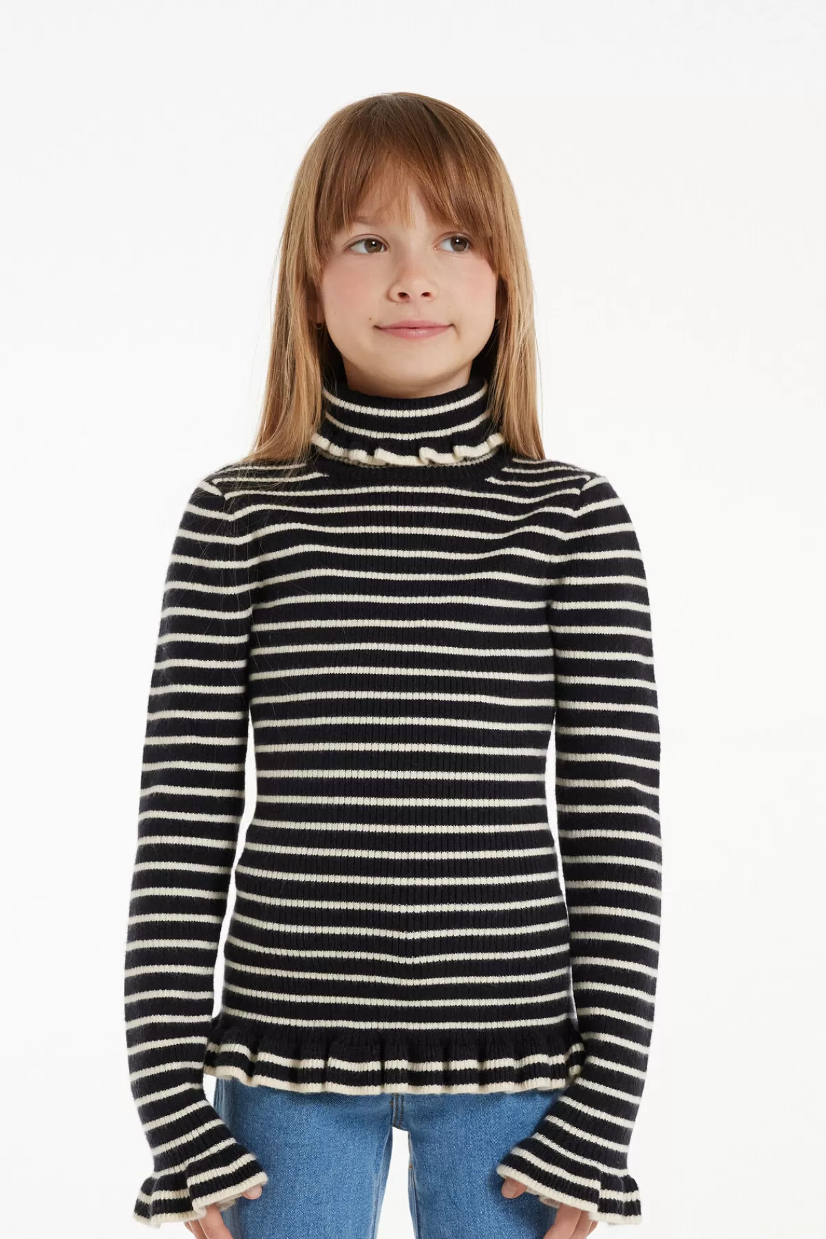 Maglione con Scollo Alto e Maniche Lunghe per Bambina - Design Elegante in Punto Costine e Arricciature Tezenis 

Dolce Scollo Alto e Maniche Lunghe per Bimba - Maglia in Punto Costine con Tocco Femminile e Arricciature Tezenis 

Maglioncino Elegante con Collo Alto e Maniche Lunghe - Detagli in Costine e Ruches per Bambine Tezenis