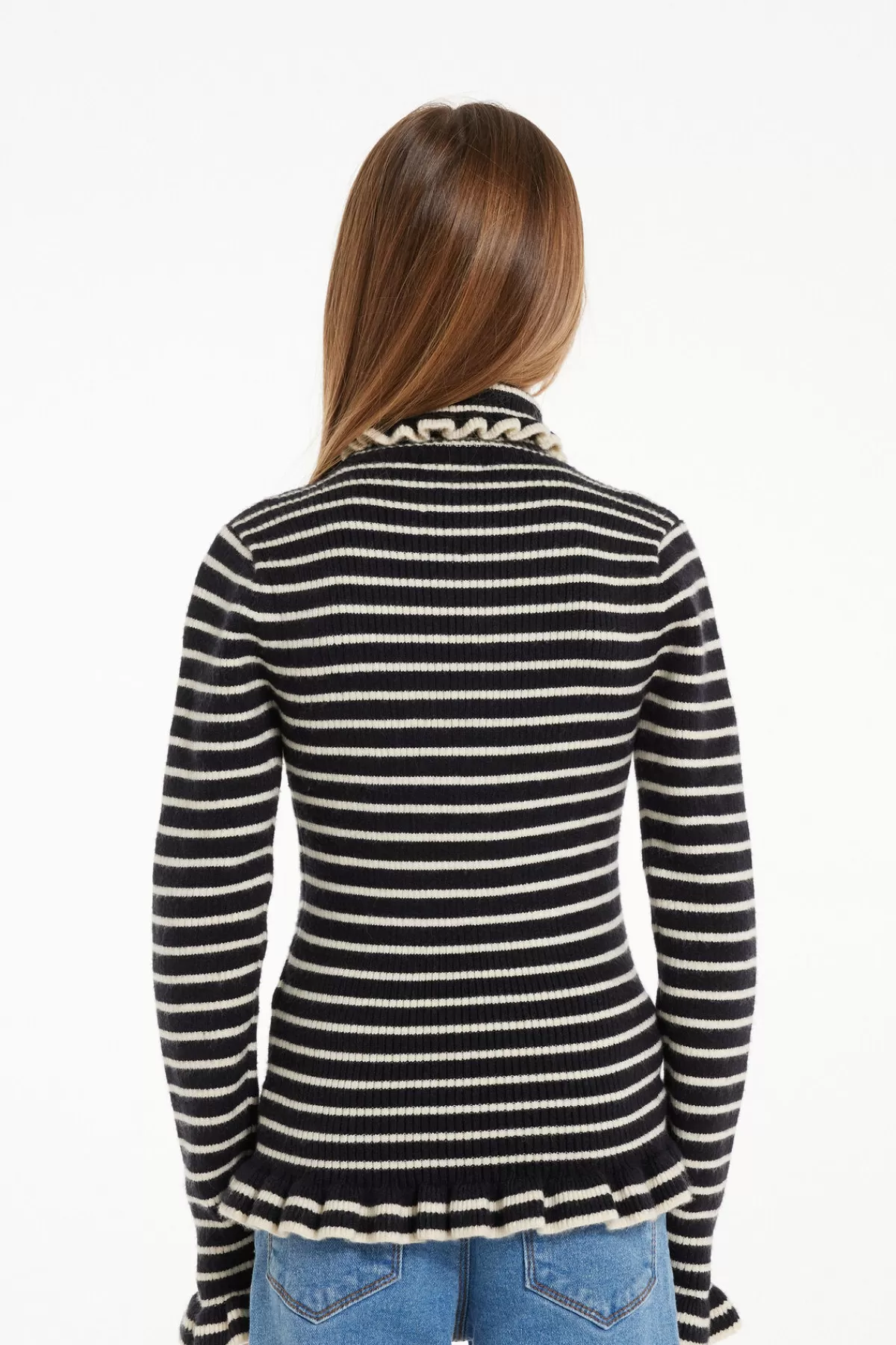 Maglione con Scollo Alto e Maniche Lunghe per Bambina - Design Elegante in Punto Costine e Arricciature Tezenis 

Dolce Scollo Alto e Maniche Lunghe per Bimba - Maglia in Punto Costine con Tocco Femminile e Arricciature Tezenis 

Maglioncino Elegante con Collo Alto e Maniche Lunghe - Detagli in Costine e Ruches per Bambine Tezenis
