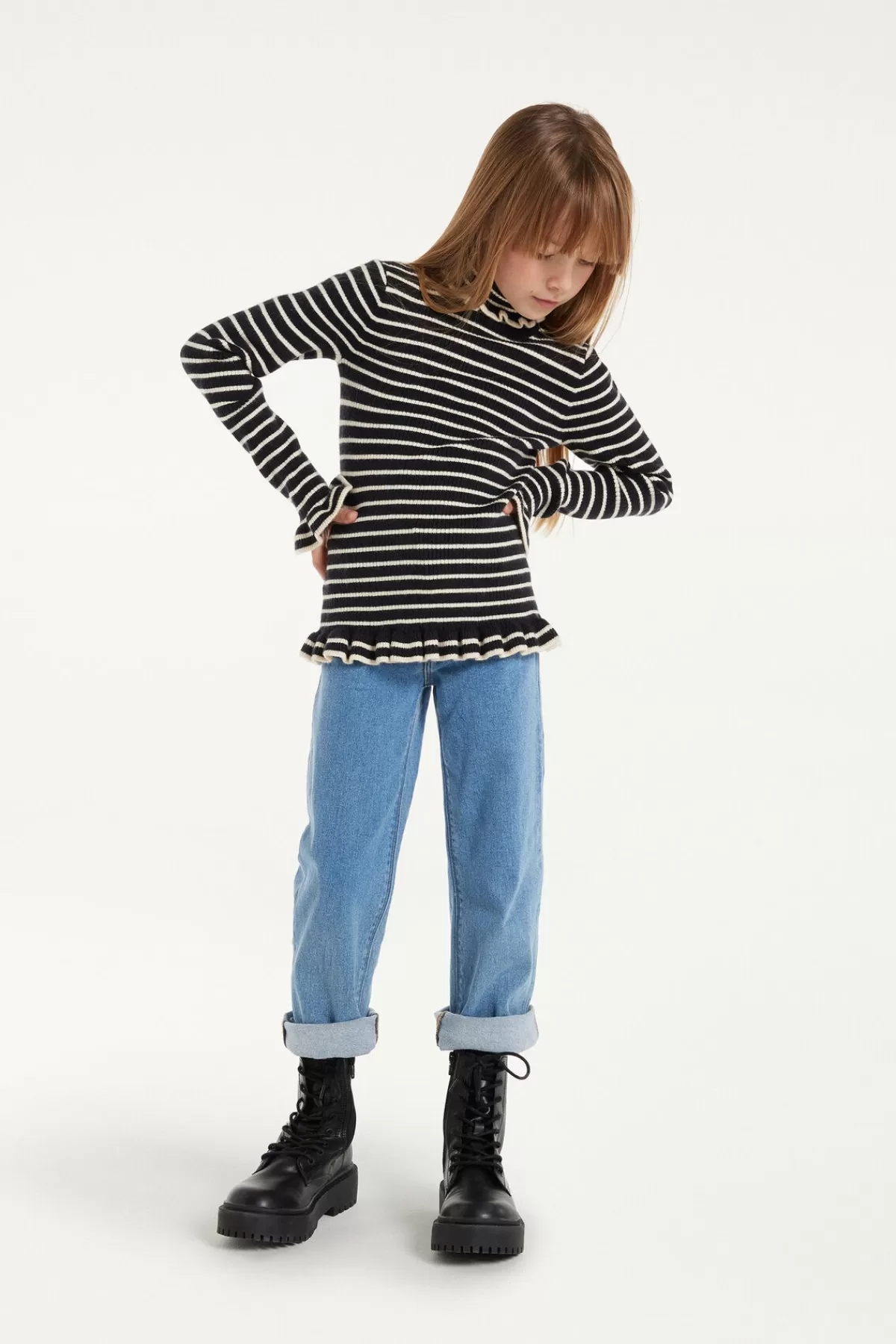 Maglione con Scollo Alto e Maniche Lunghe per Bambina - Design Elegante in Punto Costine e Arricciature Tezenis 

Dolce Scollo Alto e Maniche Lunghe per Bimba - Maglia in Punto Costine con Tocco Femminile e Arricciature Tezenis 

Maglioncino Elegante con Collo Alto e Maniche Lunghe - Detagli in Costine e Ruches per Bambine Tezenis