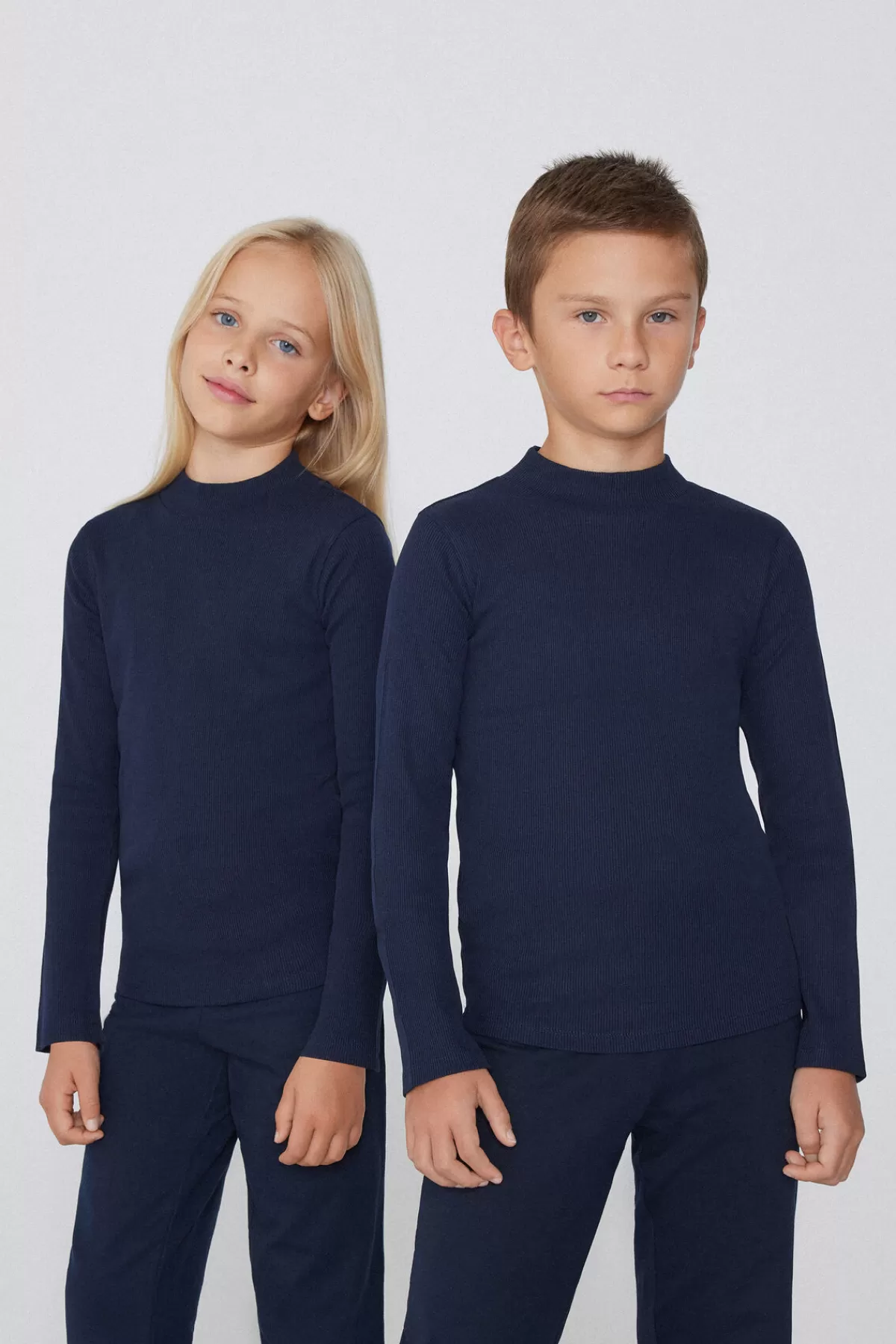 Tezenis Maglione Unisex per Bambini - Maniche Lunghe con Scollo Rotondo e Dettaglio a Righe, Morbido e Confortevole