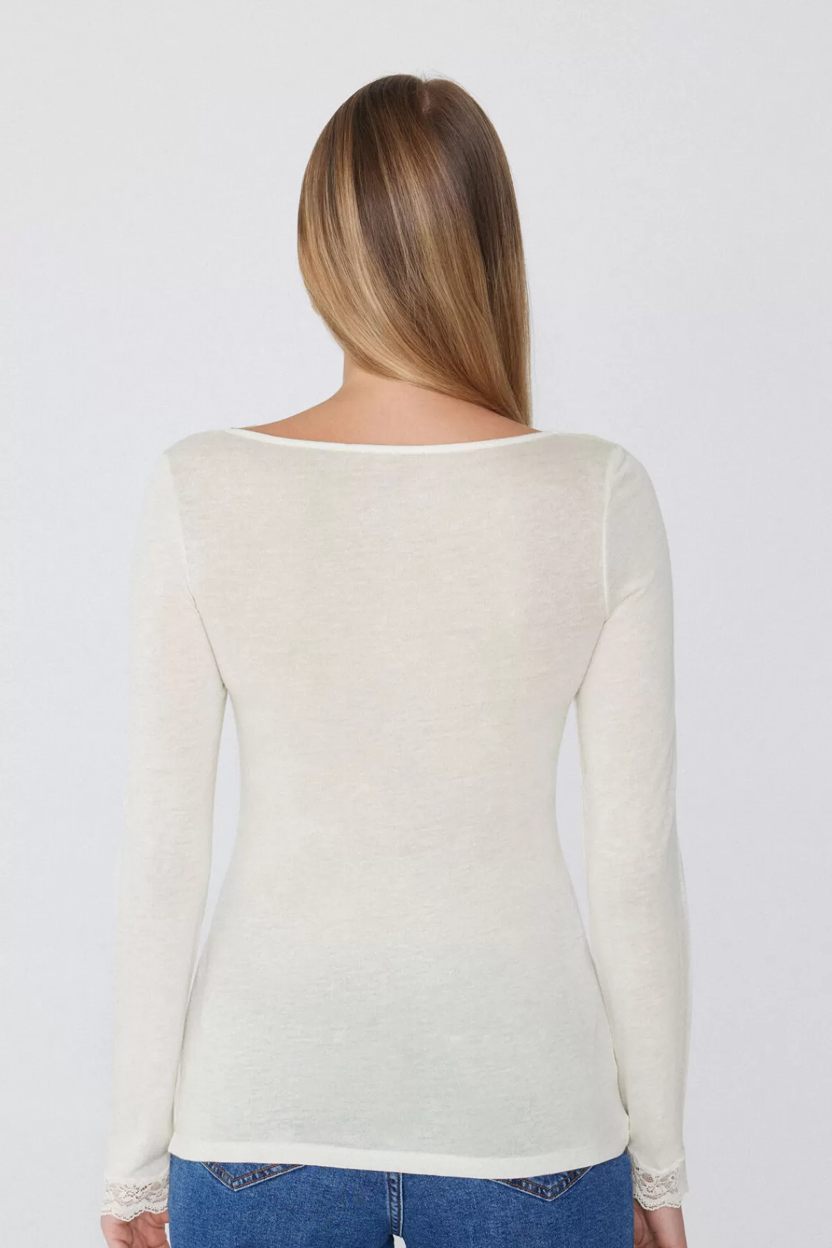 Maglione Elegante in Lana Merino con Scollo Barchetta e Ricami in Pizzo - Ideale per Look Femminili e Confortevoli